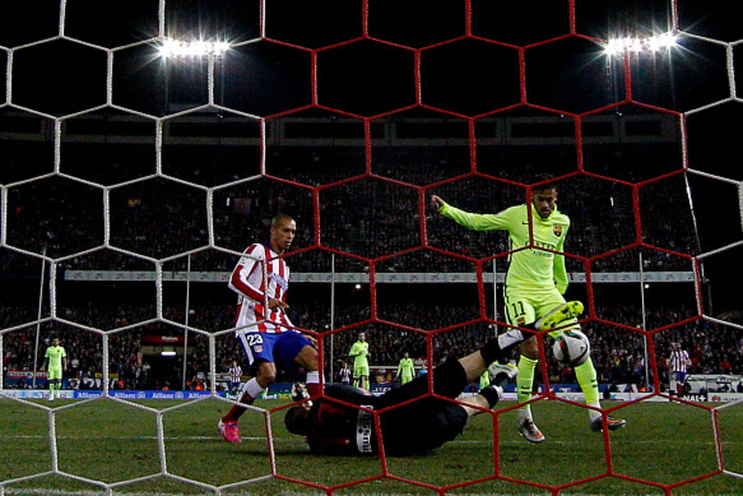 MADRID, SPAIN - JANUARY 28: Neymar JR. of FC Barcelona scores their third goal during the Copa del Rey Round of 8 second leg match between Club Atletico de Madrid and FC Barcelona at Vicente Calderon Stadium on January 28, 2015 in Madrid, Spain.  (Photo b