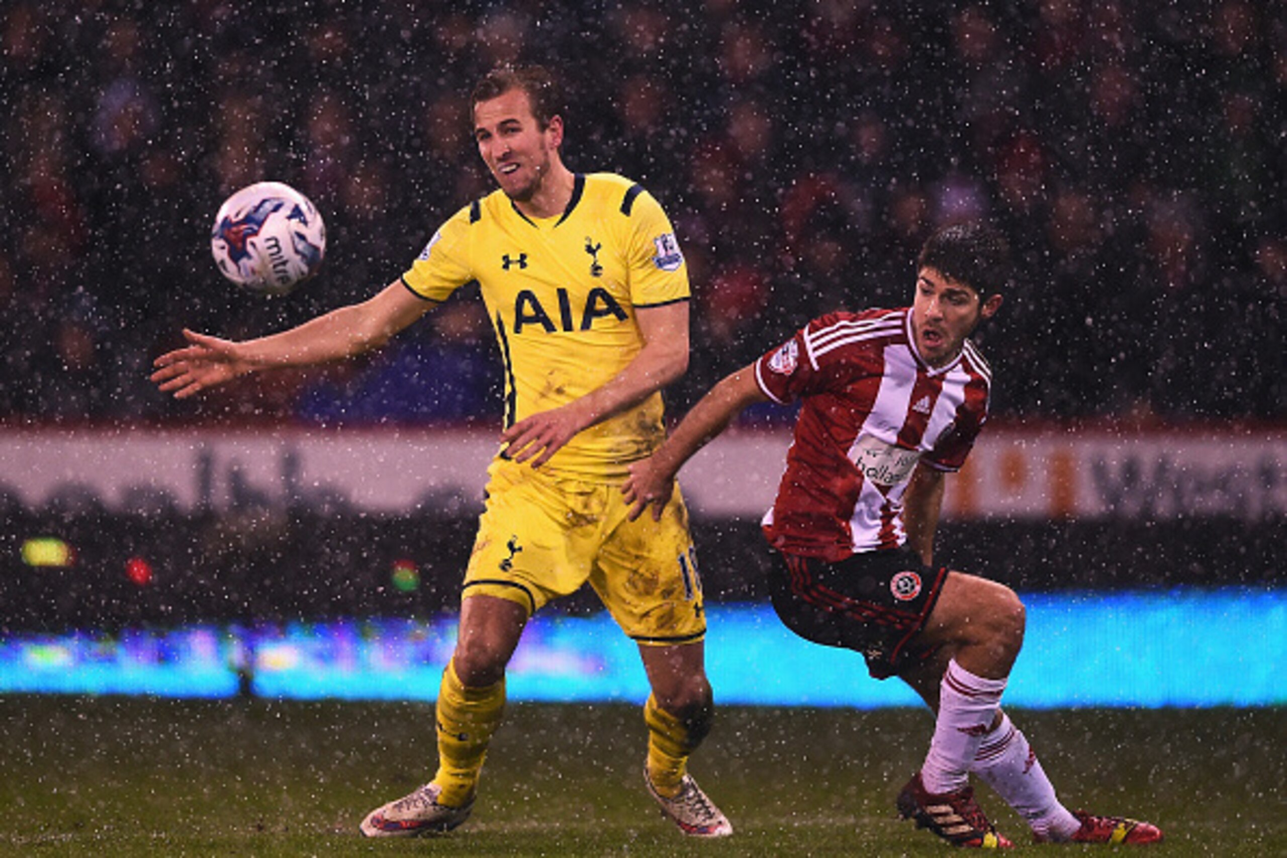 SHEFFIELD, ENGLAND - JANUARY 28: Harry Kane of Tottenham Hotspur is challenged by Ryan Flynn of Sheffield United during the Capital One Cup Semi-Final Second Leg match between Sheffield United and Tottenham Hotspur at Bramall Lane on January 28, 2015 in S