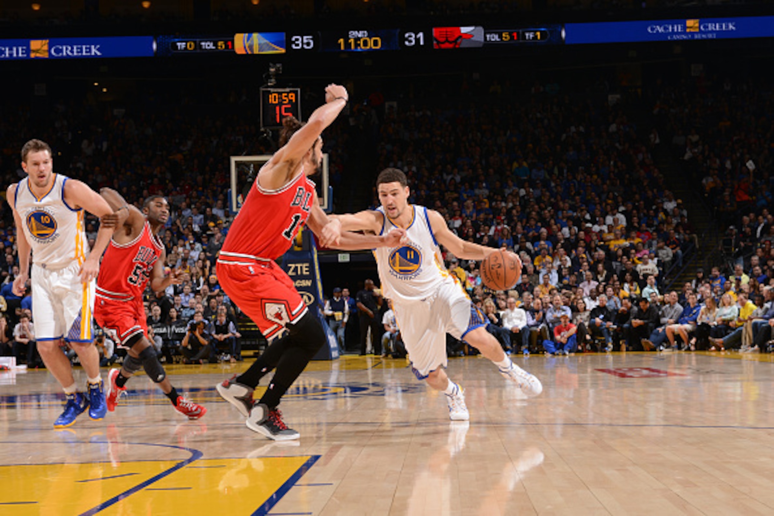 OAKLAND, CA - JANUARY 27: Klay Thompson #11 of the Golden State Warriors drives against Joakim Noah #13 of the Chicago Bulls on January 27, 2015 at Oracle Arena in Oakland, California. NOTE TO USER: User expressly acknowledges and agrees that, by download
