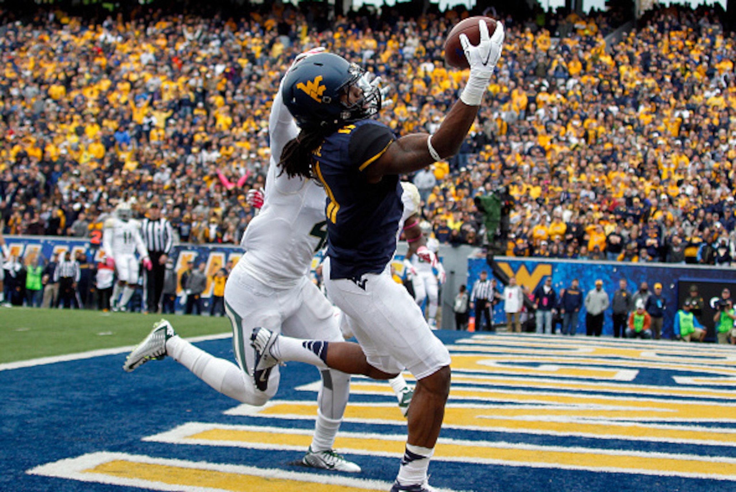 MORGANTOWN, WV - OCTOBER 18:  Kevin White #11 of the West Virginia Mountaineers catches a 12 yard touchdown pass against Xavien Howard #4 of the Baylor Bears in the fourth quarter during the game on October 18, 2014 at Mountaineer Field in Morgantown, Wes