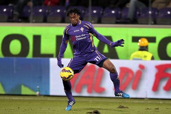 FLORENCE, ITALY - JANUARY 25: Guillermo Cuadrado of ACF Fiorentina in action during the Serie A match between ACF Fiorentina and AS Roma at Stadio Artemio Franchi on January 25, 2015 in Florence, Italy.  (Photo by Gabriele Maltinti/Getty Images)