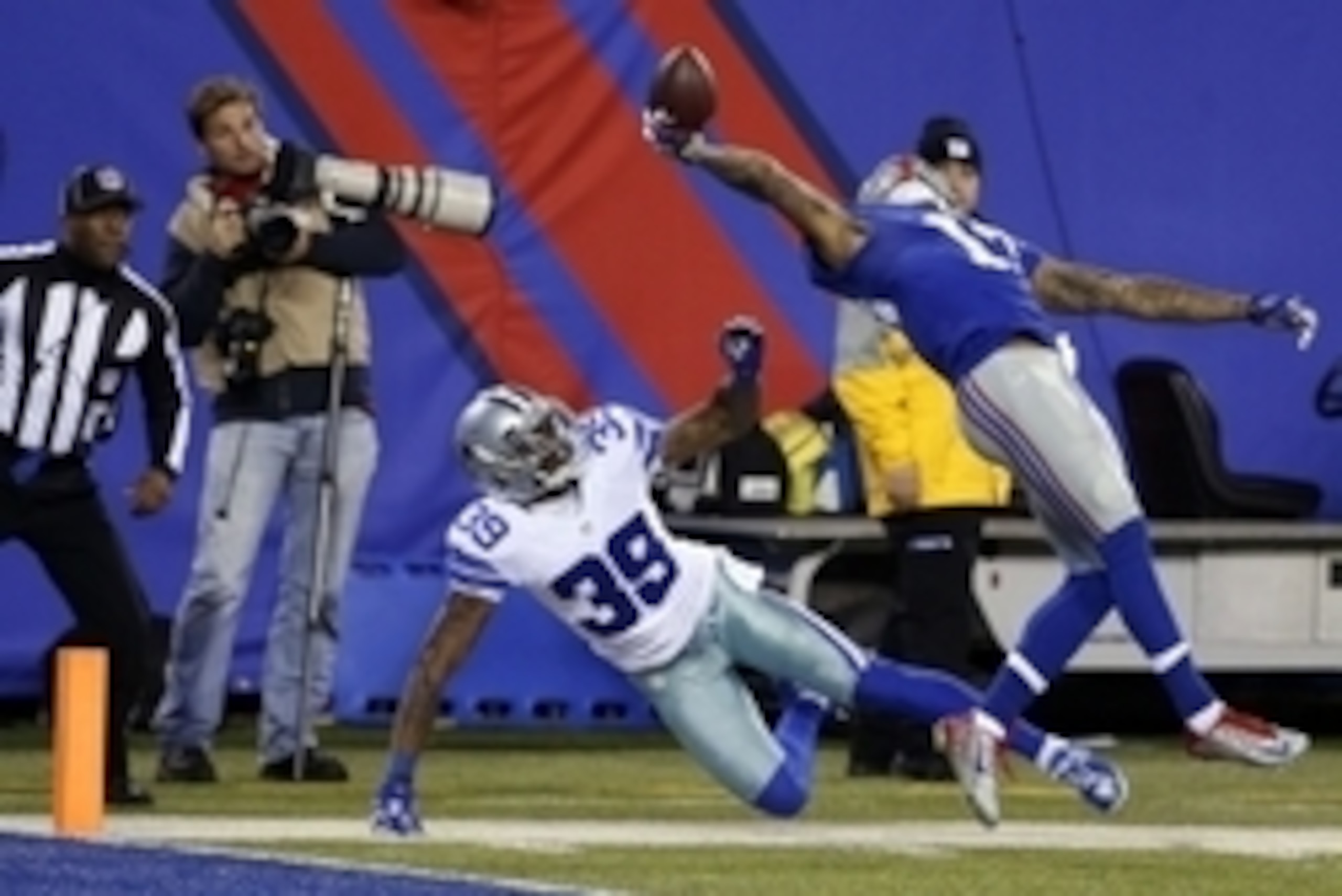 Nov 23, 2014; New York, NY, USA; New York Giants wide receiver Odell Beckham (13) makes a one handed catch for a touchdown in second quarter as he is defended by Dallas Cowboys cornerback Brandon Carr (39) at Metlife Stadium. Mandatory Credit: William Per Nov 23, 2014; New York, NY, USA; New York Giants wide receiver Odell Beckham (13) makes a one handed catch for a touchdown in second quarter as he is defended by Dallas Cowboys cornerback Brandon Carr (39) at Metlife Stadium. Mandatory Credit: William Per