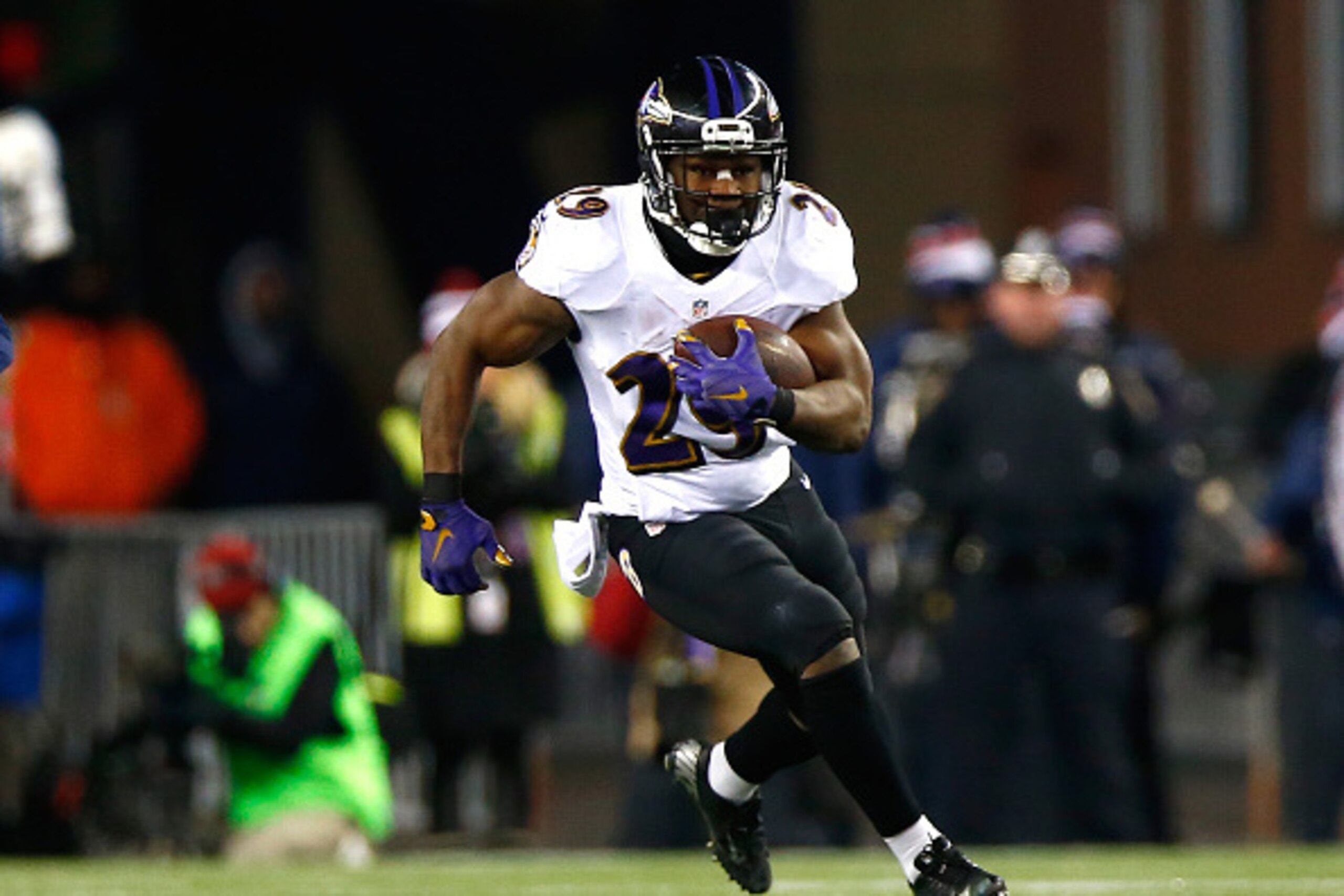 FOXBORO, MA - JANUARY 10:  Justin Forsett #29 of the Baltimore Ravens runs with the ball in the second quarter against the New England Patriots during the 2014 AFC Divisional Playoffs game at Gillette Stadium on January 10, 2015 in Foxboro, Massachusetts.