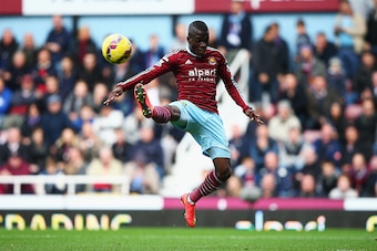 LONDON, ENGLAND - OCTOBER 25: Enner Valencia of West Ham United controls the ball during the Barclays Premier League match between West Ham United and Manchester City at Boleyn Ground on October 25, 2014 in London, England.  (Photo by Ian Walton/Getty Ima