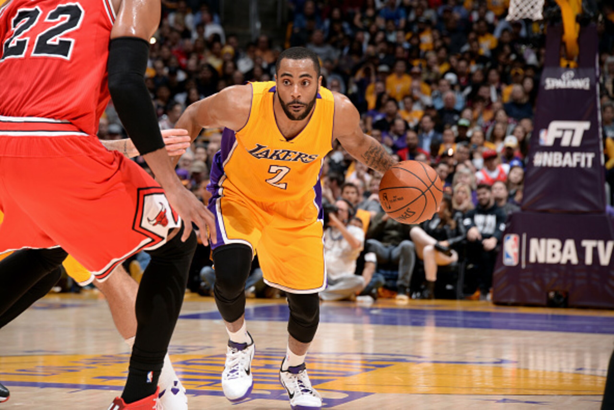 LOS ANGELES, CA - JANUARY 29: Wayne Ellington #2 of the Los Angeles Lakers drives against the Chicago Bulls at STAPLES Center on January 29, 2015 in Los Angeles, California. NOTE TO USER: User expressly acknowledges and agrees that, by downloading and/or 