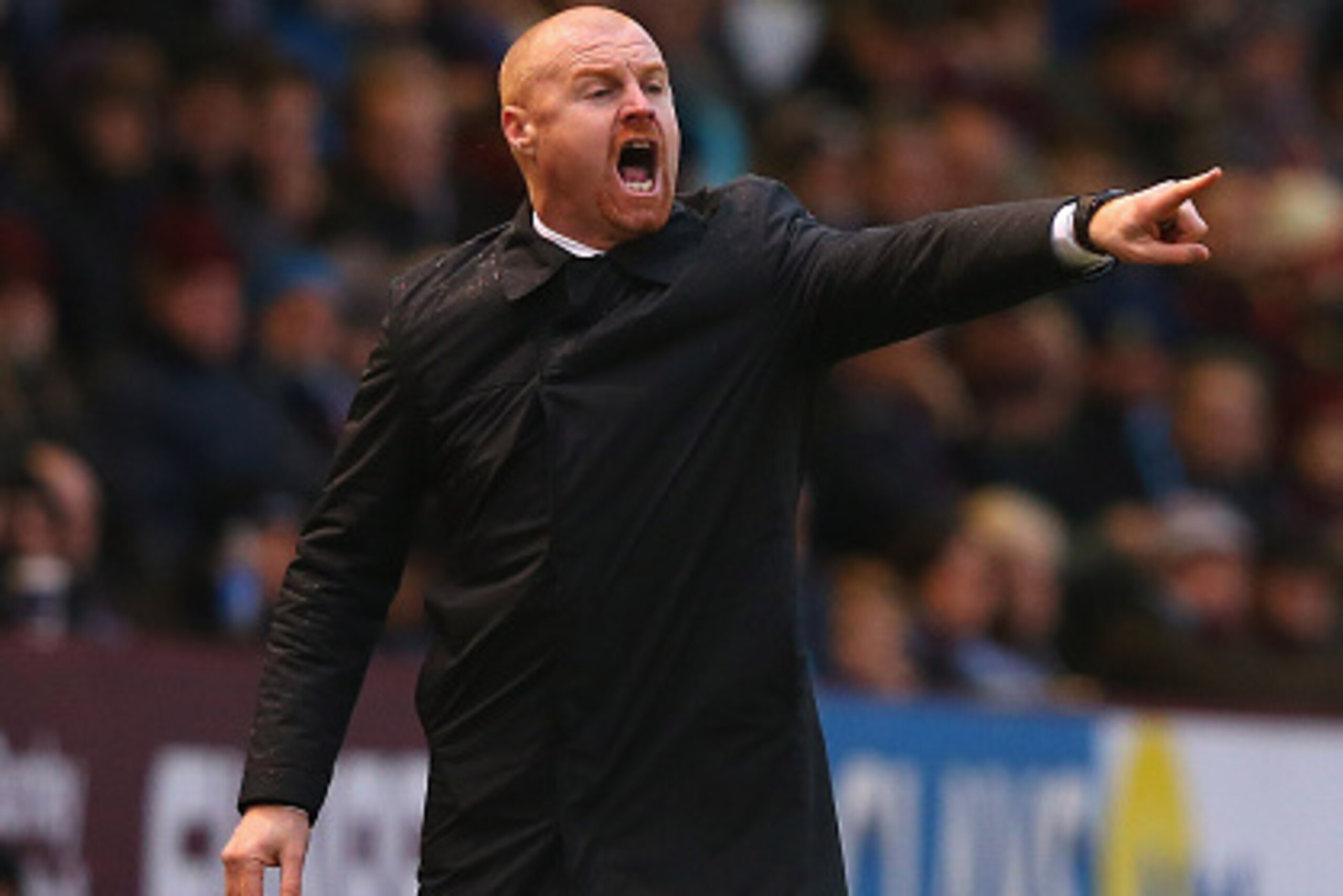 BURNLEY, ENGLAND - JANUARY 17:  Sean Dyche the manager of Burnley reacts during the Barclays Premier League match between Burnley and Crystal Palace at Turf Moor on January 17, 2015 in Burnley, England.  (Photo by Alex Livesey/Getty Images)