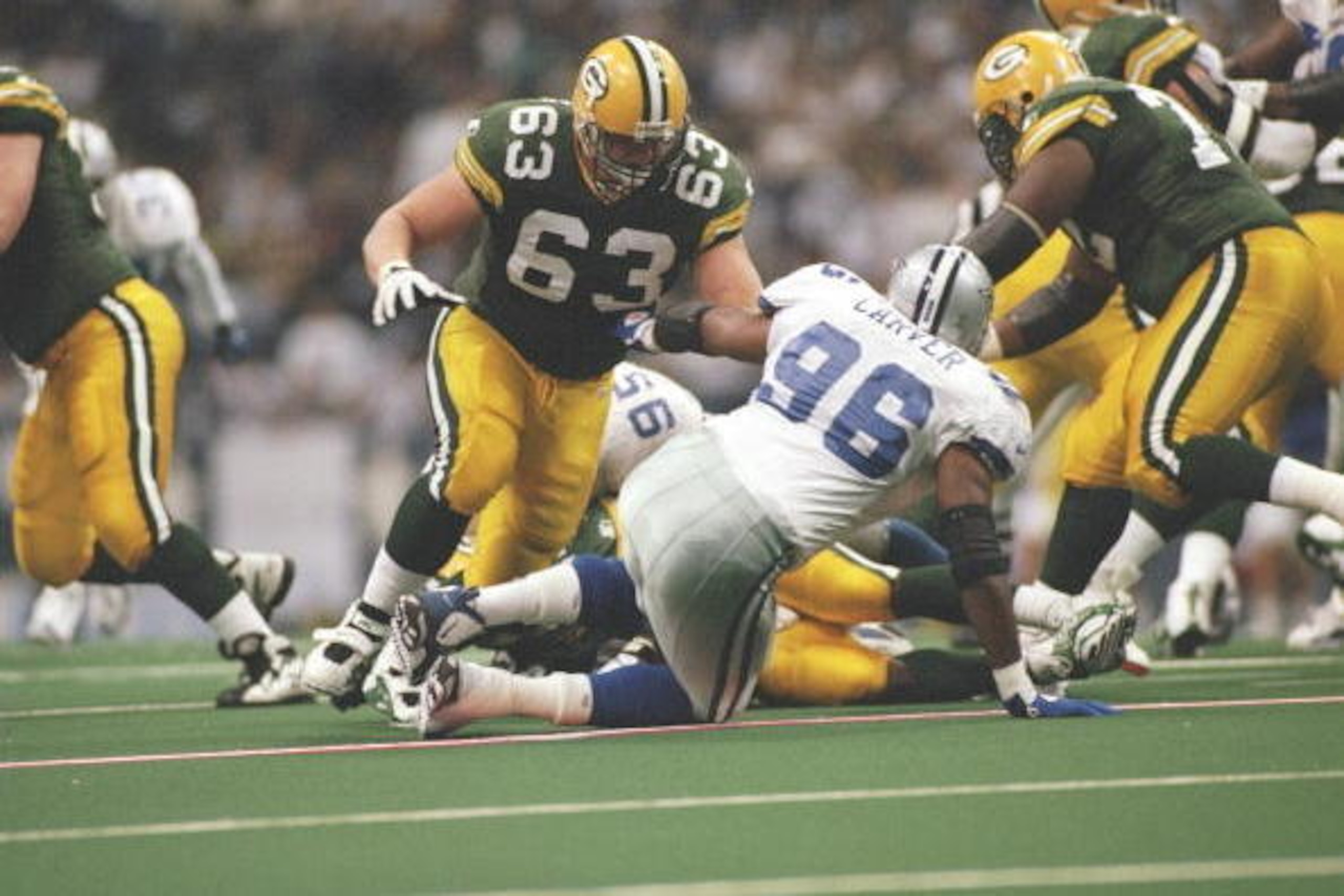 18 Nov 1996:  Offensive lineman Adam Timmerman of the Green Bay Packers looks to block during a game against the Dallas Cowboys at Texas Stadium in Irving, Texas.  The Cowboys won the game, 21-6. Mandatory Credit: Brian Bahr  /Allsport