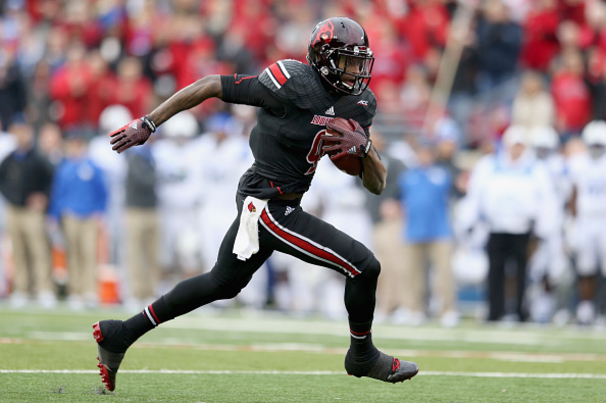 LOUISVILLE, KY - NOVEMBER 29:  DeVante Parker #9 of the Louisville Cardinals runs for a touchdown during the game against the Kentucky Wildcats at Papa John's Cardinal Stadium on November 29, 2014 in Louisville, Kentucky.  (Photo by Andy Lyons/Getty Image