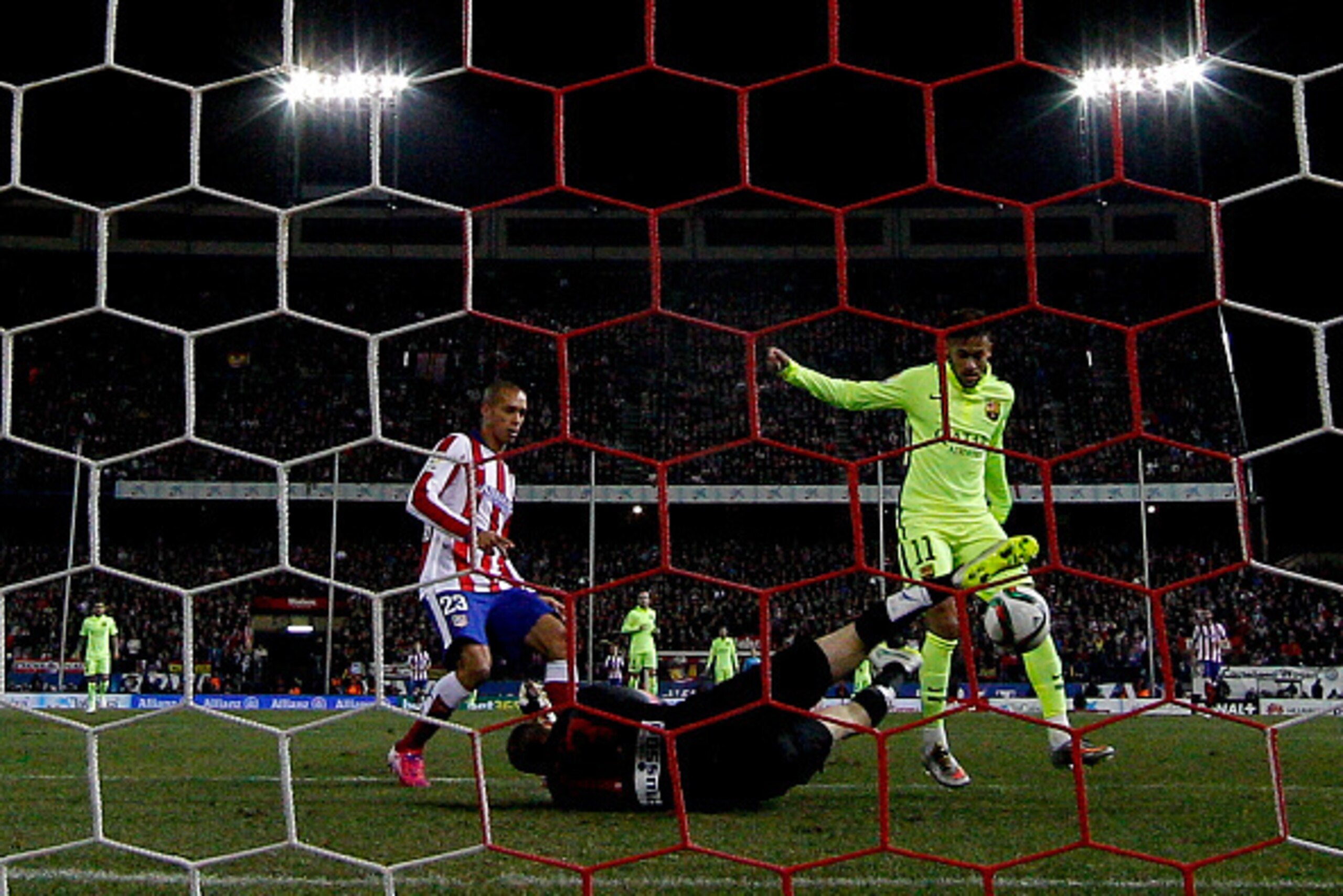 MADRID, SPAIN - JANUARY 28: Neymar JR. of FC Barcelona scores their third goal during the Copa del Rey Round of 8 second leg match between Club Atletico de Madrid and FC Barcelona at Vicente Calderon Stadium on January 28, 2015 in Madrid, Spain.  (Photo b