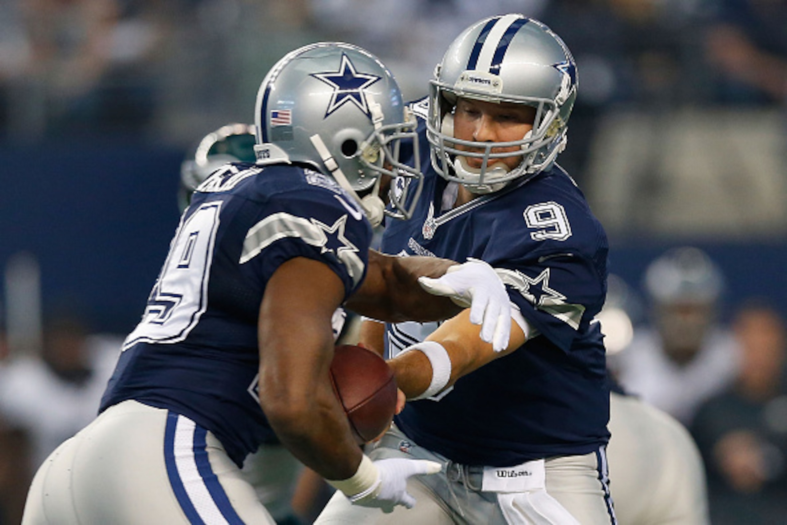 ARLINGTON, TX - NOVEMBER 27:  Tony Romo #9 of the Dallas Cowboys hands off to DeMarco Murray #29 of the Dallas Cowboys against the Philadelphia Eagles in the first half at AT&T Stadium on November 27, 2014 in Arlington, Texas.  (Photo by Tom Pennington/Ge