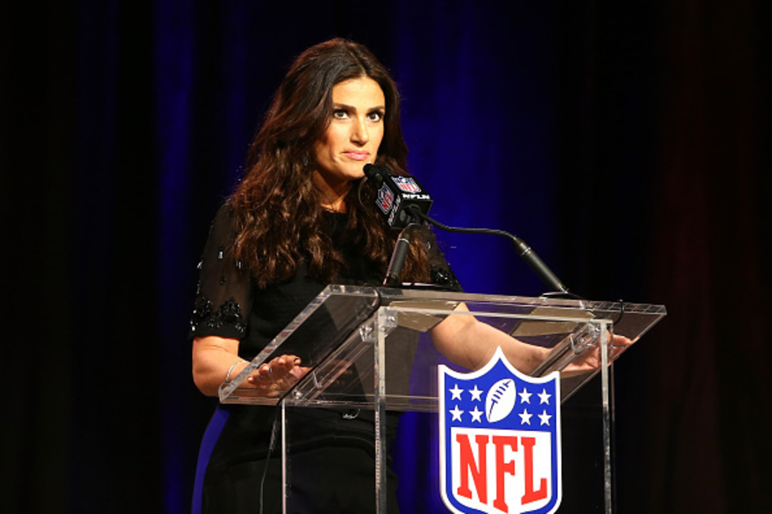PHOENIX, AZ - JANUARY 29:  Actress and singer-songwriter Idina Menzel speaks during the Super Bowl XLIX Pregame Show Press Conference on January 29, 2015 in Phoenix, Arizona.  (Photo by Mike Lawrie/Getty Images)
