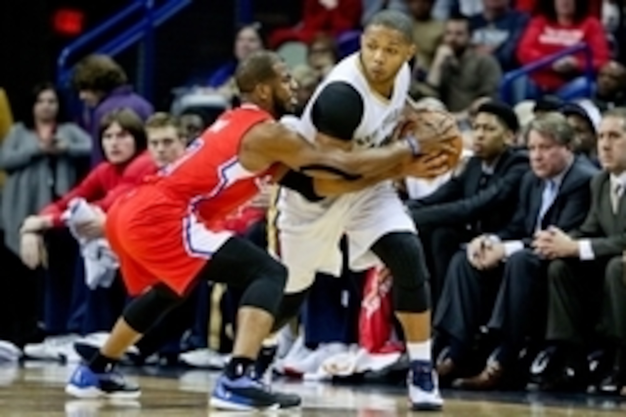 Jan 30, 2015; New Orleans, LA, USA; New Orleans Pelicans guard Eric Gordon (10) is defended by Los Angeles Clippers guard Chris Paul (3) during the first quarter of a game at the Smoothie King Center. Mandatory Credit: Derick E. Hingle-USA TODAY Sports Jan 30, 2015; New Orleans, LA, USA; New Orleans Pelicans guard Eric Gordon (10) is defended by Los Angeles Clippers guard Chris Paul (3) during the first quarter of a game at the Smoothie King Center. Mandatory Credit: Derick E. Hingle-USA TODAY Sports