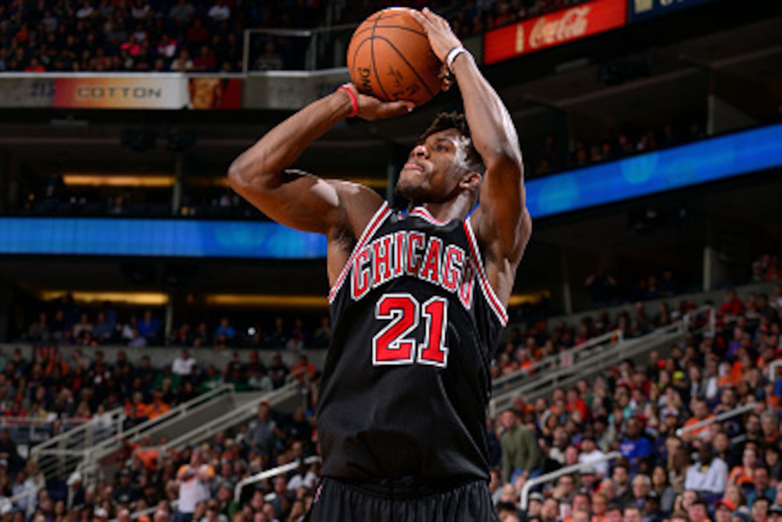 PHOENIX, AZ - JANUARY 30: Jimmy Butler #21 of the Chicago Bulls shoots against the Phoenix Suns on January 30, 2015 at U.S. Airways Center in Phoenix, Arizona. NOTE TO USER: User expressly acknowledges and agrees that, by downloading and or using this pho