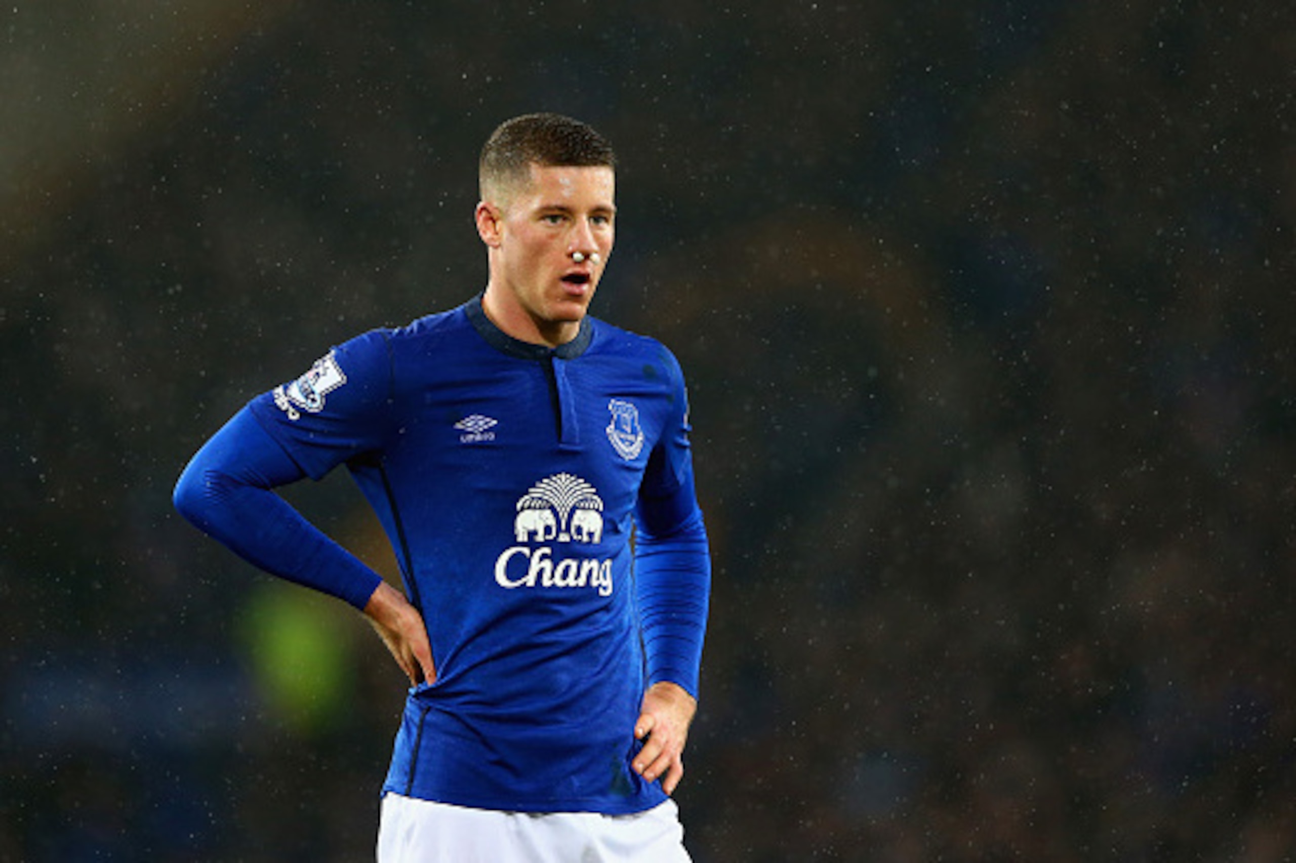 LIVERPOOL, ENGLAND - DECEMBER 26: Ross Barkley of Everton looks on during the Barclays Premier League match between Everton and Stoke City at Goodison Park on December 26, 2014 in Liverpool, England. (Photo by Matthew Lewis/Getty Images) LIVERPOOL, ENGLAND - DECEMBER 26: Ross Barkley of Everton looks on during the Barclays Premier League match between Everton and Stoke City at Goodison Park on December 26, 2014 in Liverpool, England. (Photo by Matthew Lewis/Getty Images)