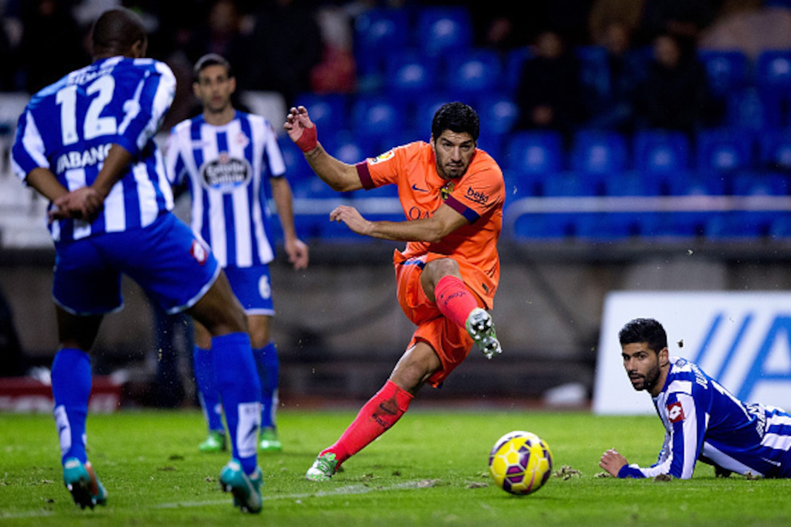LA CORUNA, SPAIN - JANUARY 18: Luis Suarez of FC Barcelona strikes the ball during the La Liga match between RC Deportivo La Coruna and FC Barcelona at Riazor Stadium on January 18, 2015 in La Coruna, Spain.  (Photo by Gonzalo Arroyo Moreno/Getty Images)