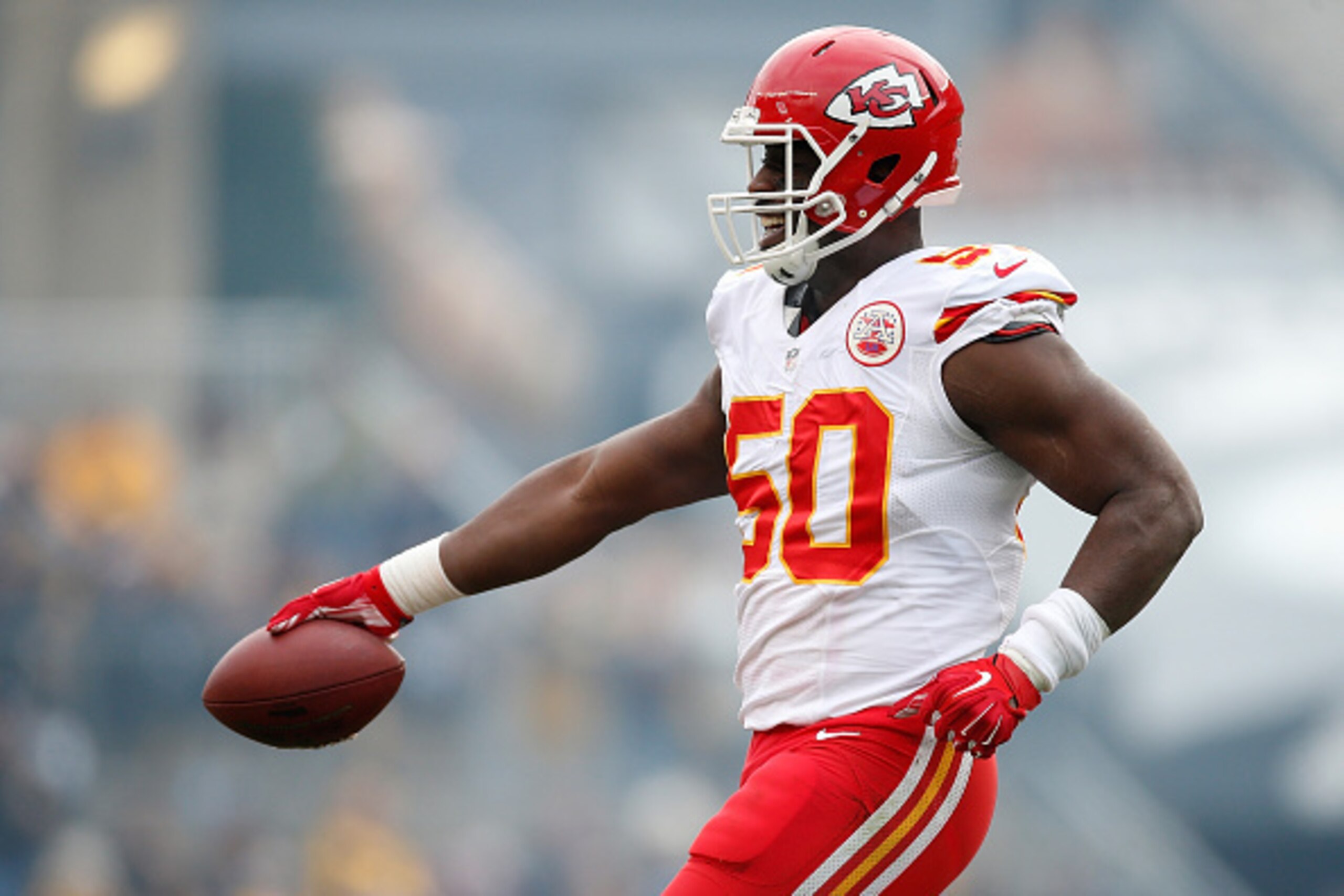 PITTSBURGH, PA - DECEMBER 21: Justin Houston #50 of the Kansas City Chiefs celebrates his fumble recovery during the second quarter against the Pittsburgh Steelers at Heinz Field on December 21, 2014 in Pittsburgh, Pennsylvania. (Photo by Gregory Shamus PITTSBURGH, PA - DECEMBER 21: Justin Houston #50 of the Kansas City Chiefs celebrates his fumble recovery during the second quarter against the Pittsburgh Steelers at Heinz Field on December 21, 2014 in Pittsburgh, Pennsylvania. (Photo by Gregory Shamus