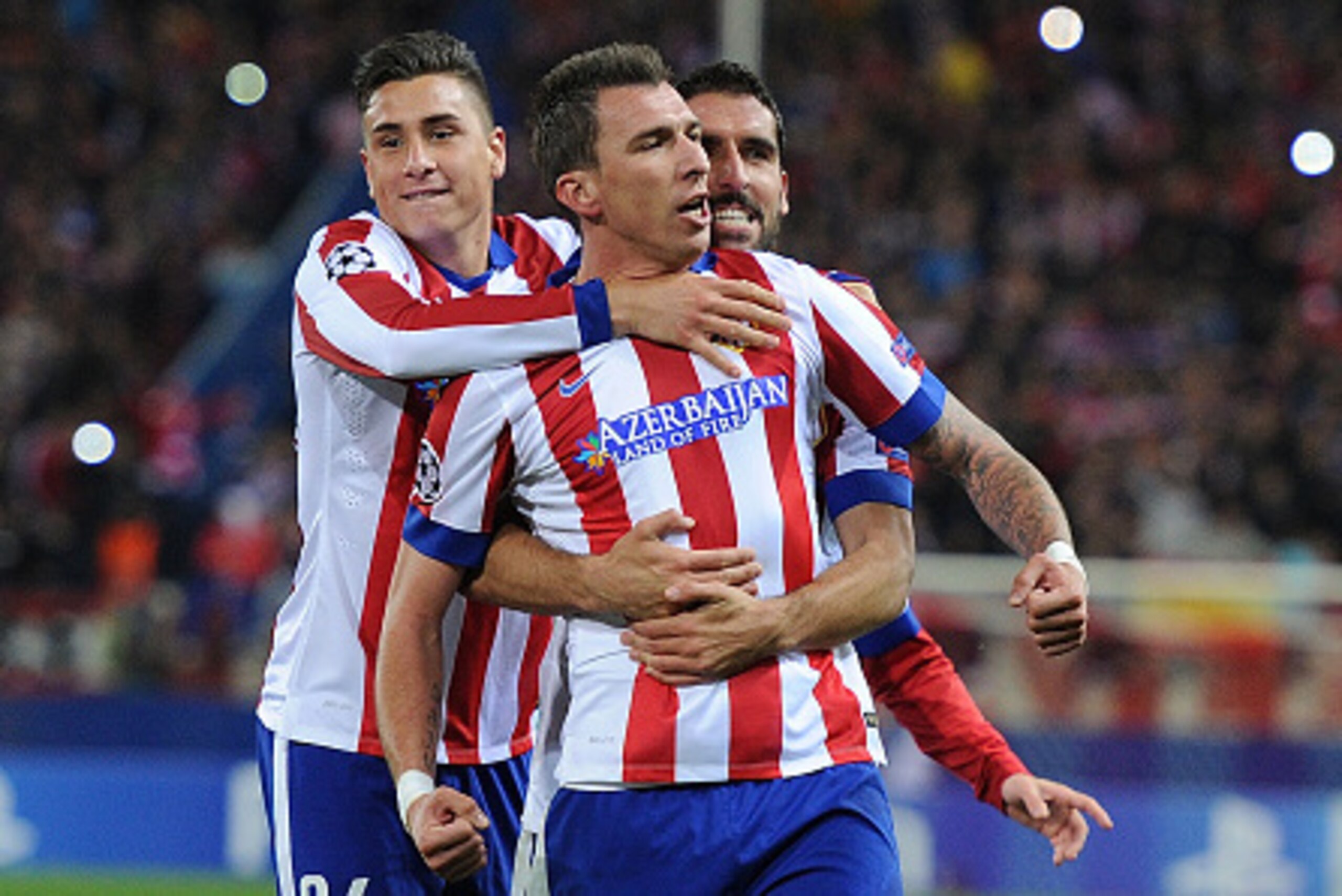 MADRID, SPAIN - NOVEMBER 26:  Mario Mandzukic of Club Atletico de Madrid  celebrates after scoring his team's 3rd goal during the UEFA Champions League Group A match between Club Atletico de Madrid and Olympiacos FC at Vicente Calderon Stadium on November