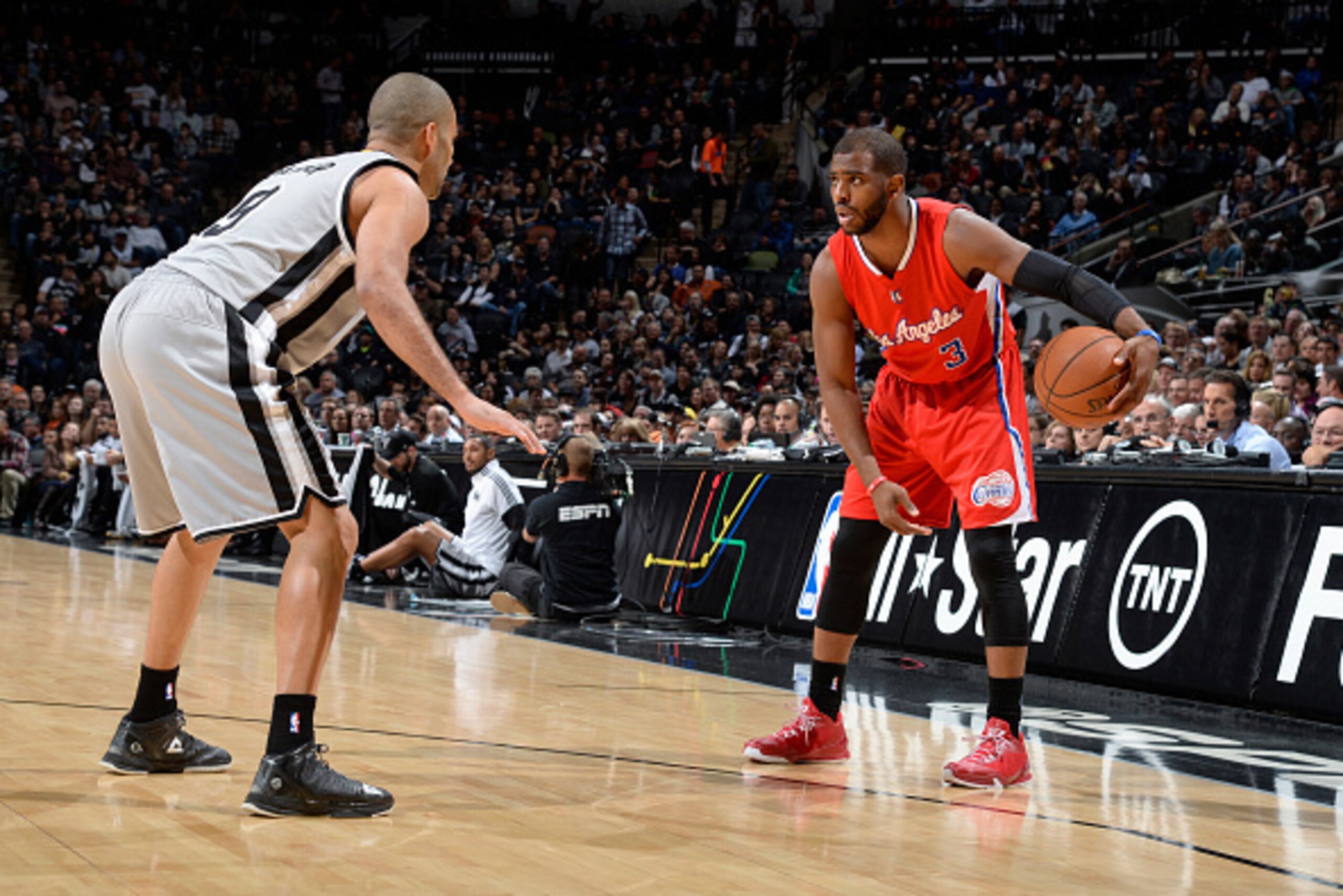 SAN ANTONIO, TX - JANUARY 31:  Chris Paul #3 of the Los Angeles Clippers handles the ball against Tony Parker #9 of the San Antonio Spurs on January 31, 2015 at the AT&T Center in San Antonio, Texas. NOTE TO USER: User expressly acknowledges and agrees th