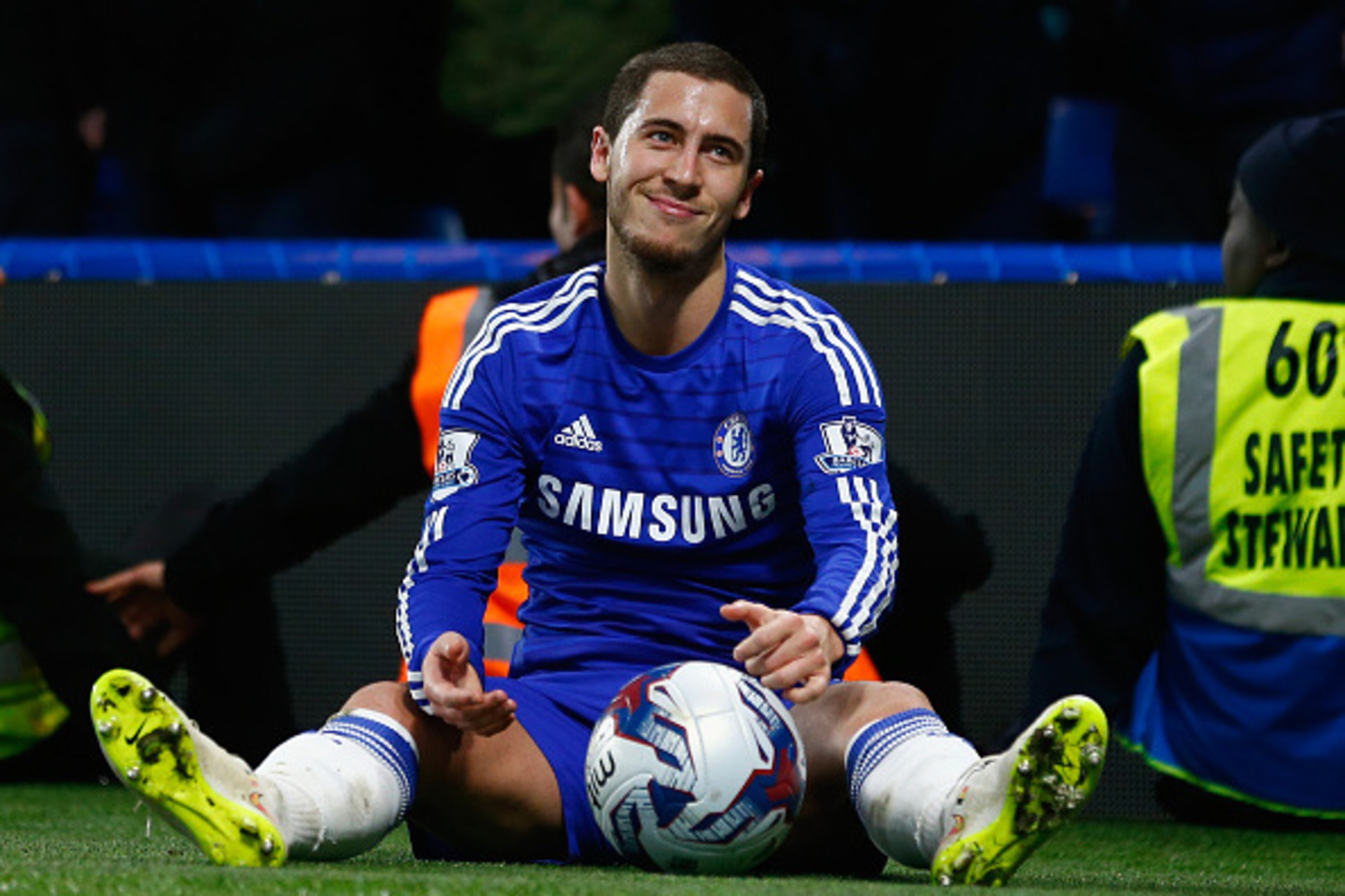 LONDON, ENGLAND - JANUARY 27: Eden Hazard of Chelsea reacts during the Capital One Cup Semi-Final second leg between Chelsea and Liverpool at Stamford Bridge on January 27, 2015 in London, England. (Photo by Julian Finney/Getty Images) LONDON, ENGLAND - JANUARY 27: Eden Hazard of Chelsea reacts during the Capital One Cup Semi-Final second leg between Chelsea and Liverpool at Stamford Bridge on January 27, 2015 in London, England. (Photo by Julian Finney/Getty Images)