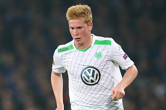 LIVERPOOL, ENGLAND - SEPTEMBER 18:  Kevin de Bruyne of VfL Wolfsburg controls the ball during the UEFA Europa League match between Everton FC and VfL Wolfsburg on September 18, 2014 in Liverpool, United Kingdom.  (Photo by Jan Kruger/Getty Images)