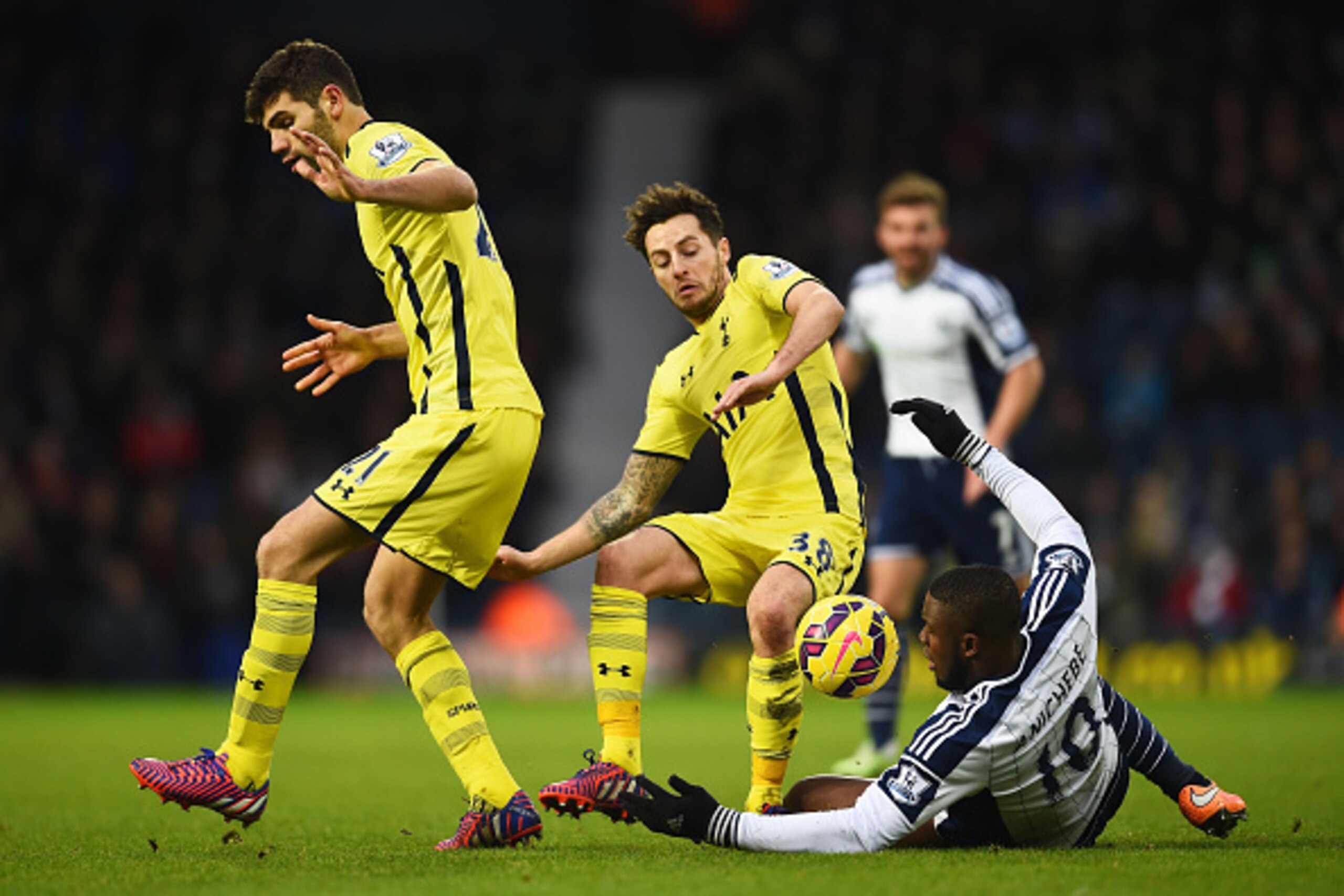 WEST BROMWICH, ENGLAND - JANUARY 31:  (L-R) Federico Fazio of Spurs, Ryan Mason of Spurs and Victor Anichebe of West Brom compete for the ball during the Barclays Premier League match between West Bromwich Albion and Tottenham Hotspur at The Hawthorns on 