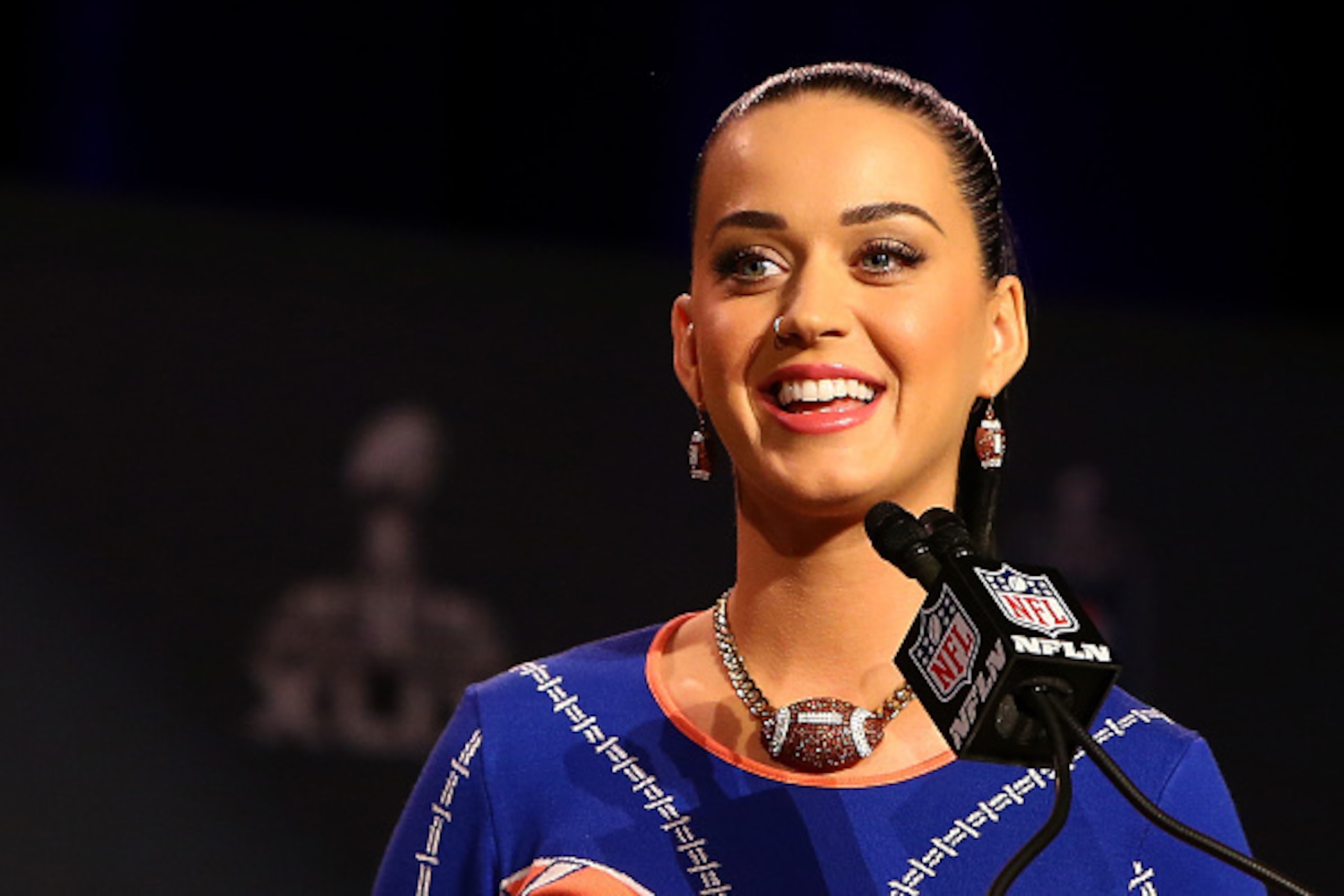 PHOENIX, AZ - JANUARY 29:  Singer Katy Perry speaks during the Pepsi Super Bowl XLIV Halftime Show Press Conference at the Phoenix Convention Center on January 29, 2015 in Phoenix, Arizona.  (Photo by Mike Lawrie/Getty Images)