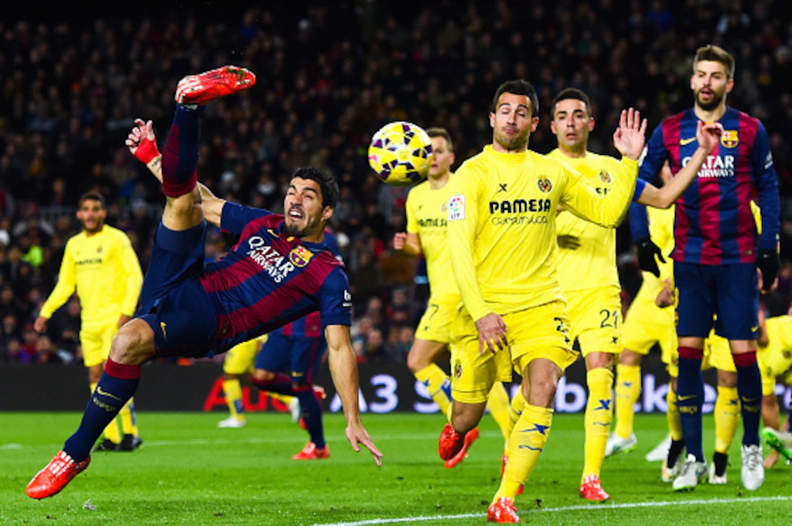 BARCELONA, SPAIN - FEBRUARY 01:  Luis Suarez of FC Barcelona performs an overhead during the La Liga match between FC Barcelona and Villarreal CF at Camp Nou on February 1, 2015 in Barcelona, Spain.  (Photo by David Ramos/Getty Images)