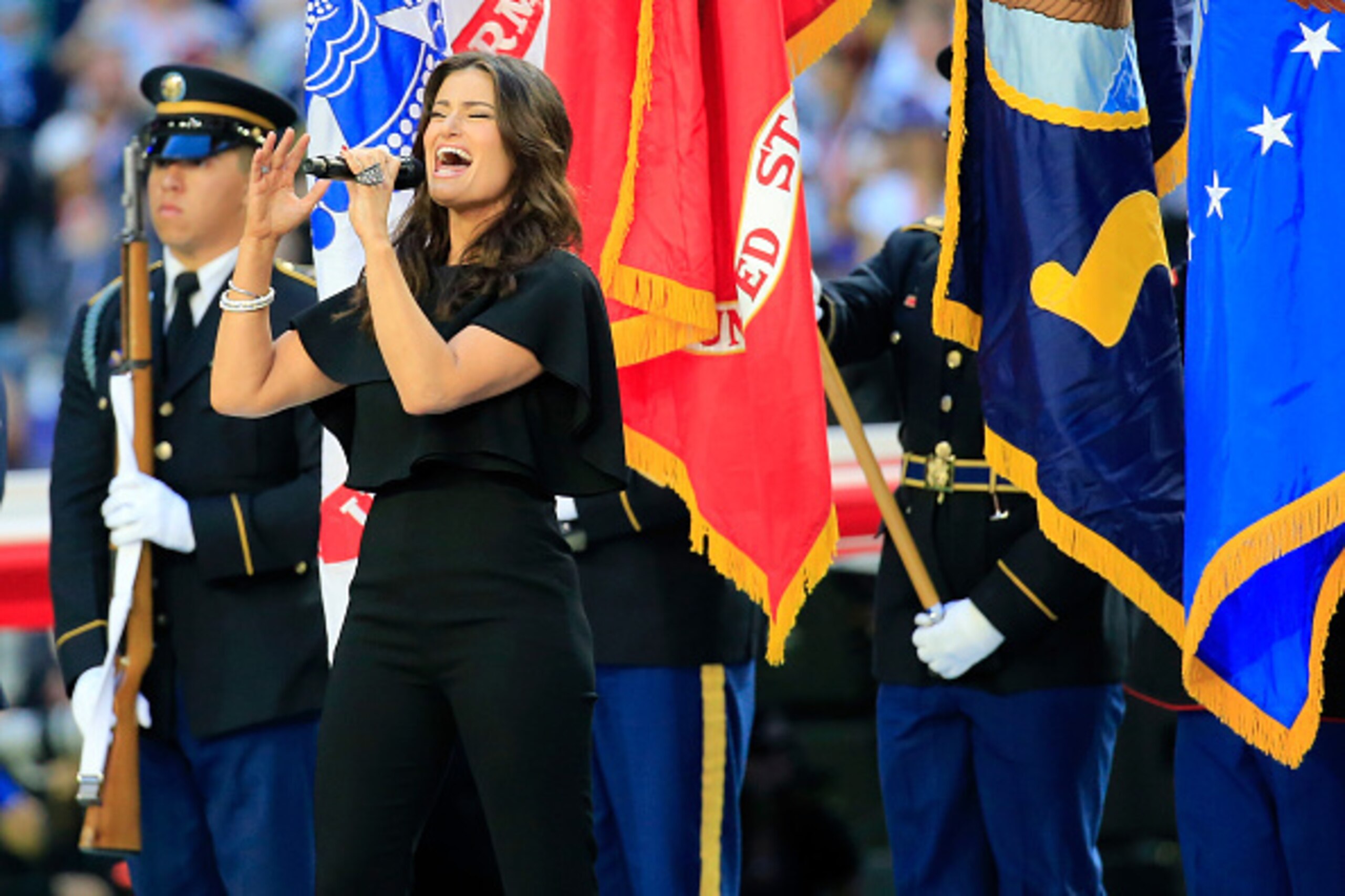 GLENDALE, AZ - FEBRUARY 01:  Singer Idina Menzel sings the national anthem prior to Super Bowl XLIX between the New England Patriots and the Seattle Seahawks at University of Phoenix Stadium on February 1, 2015 in Glendale, Arizona.  (Photo by Rob Carr/Ge