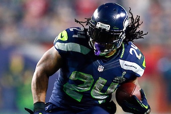GLENDALE, AZ - FEBRUARY 01:  Marshawn Lynch #24 of the Seattle Seahawks runs with the ball in the third quarter against the New England Patriots during Super Bowl XLIX at University of Phoenix Stadium on February 1, 2015 in Glendale, Arizona.  (Photo by K