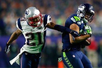 GLENDALE, AZ - FEBRUARY 01:  Malcolm Butler #21 of the New England Patriots defends a pass to  Jermaine Kearse #15 of the Seattle Seahawks in the third quarter during Super Bowl XLIX at University of Phoenix Stadium on February 1, 2015 in Glendale, Arizon
