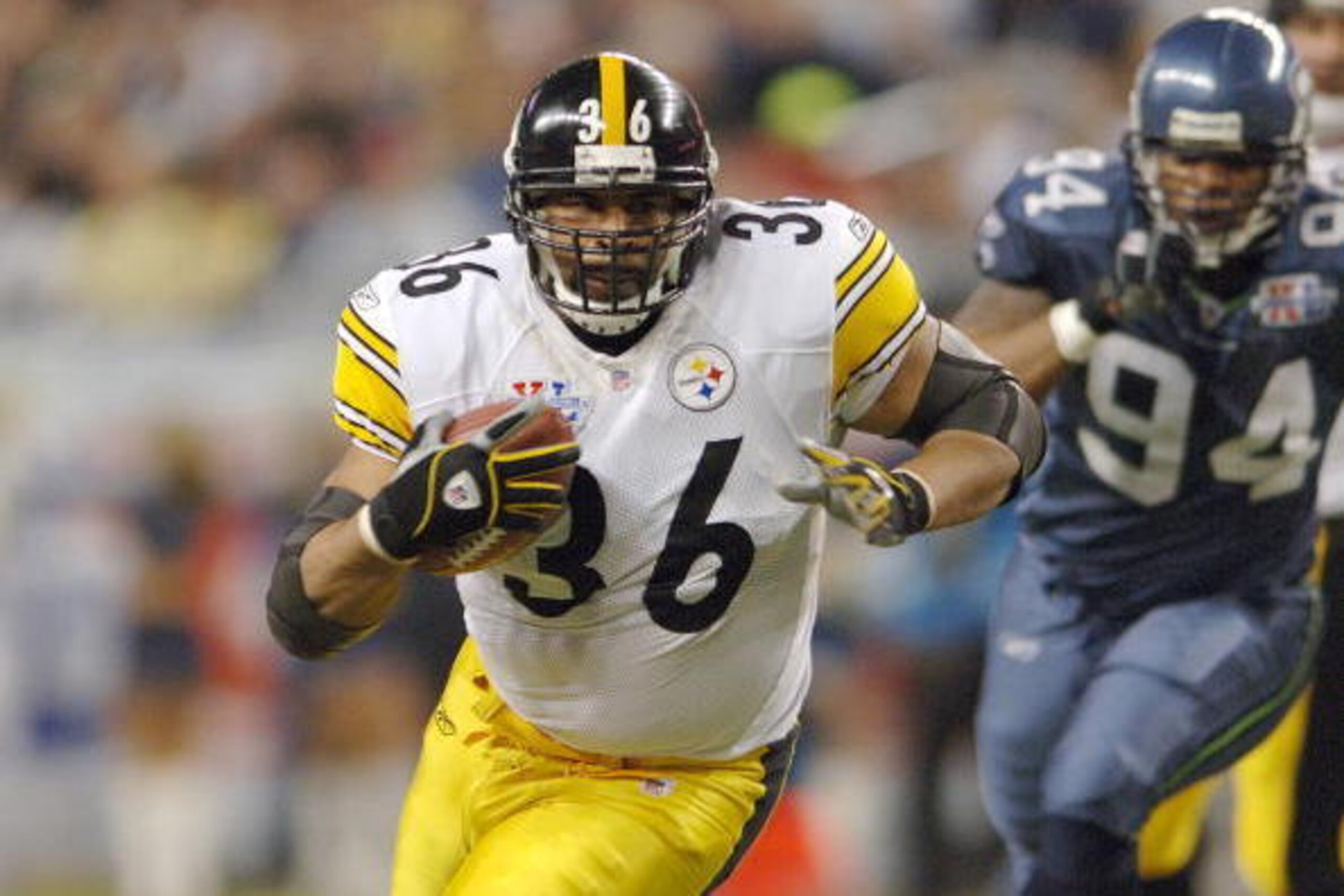 Steelers Jerome Bettis during Super Bowl XL between the Pittsburgh Steelers and Seattle Seahawks at Ford Field in Detroit, Michigan on February 5, 2006.  (Photo by Al Messerschmidt/Getty Images)