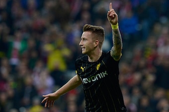 MUNICH, GERMANY - NOVEMBER 01:  Marco Reus of Dortmund celebrates his team's first goal during the Bundesliga match between FC Bayern Muenchen and Borussia Dortmund at Allianz Arena on November 1, 2014 in Munich, Germany.  (Photo by Daniel Kopatsch/Getty 