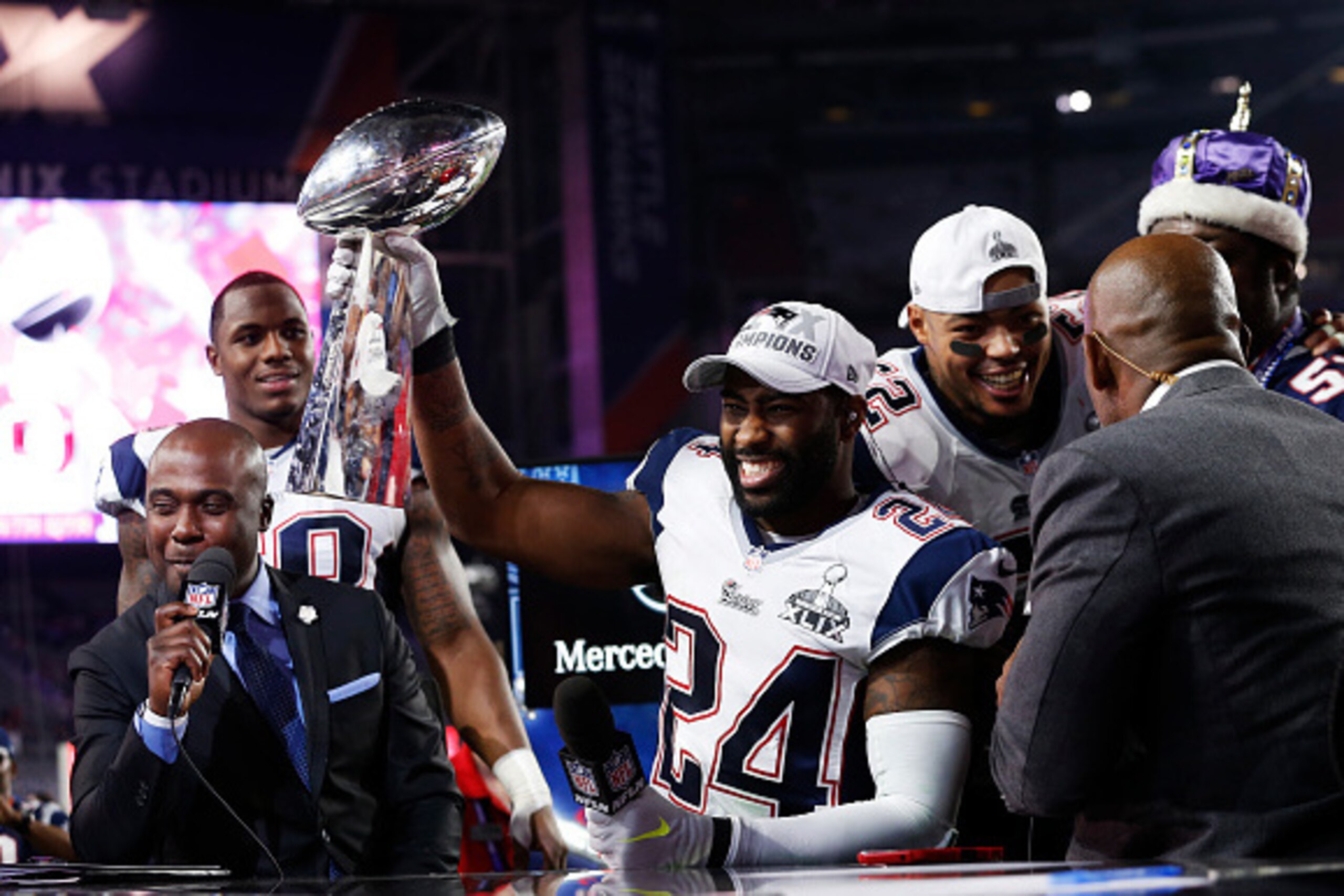 GLENDALE, AZ - FEBRUARY 01:  Darrelle Revis #24 of the New England Patriots celebrates with the Vince Lombardi Trophy after defeating the Seattle Seahawks 28-24 to win Super Bowl XLIX at University of Phoenix Stadium on February 1, 2015 in Glendale, Arizo