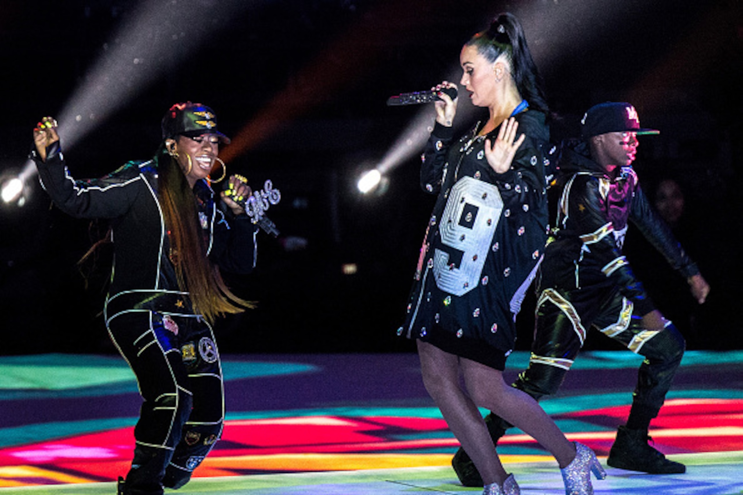 GLENDALE, AZ - FEBRUARY 01:  Recording artists Katy Perry and Missy Elliott perform onstage during the Pepsi Super Bowl XLIX Halftime Show at University of Phoenix Stadium on February 1, 2015 in Glendale, Arizona.  (Photo by Christopher Polk/Getty Images)