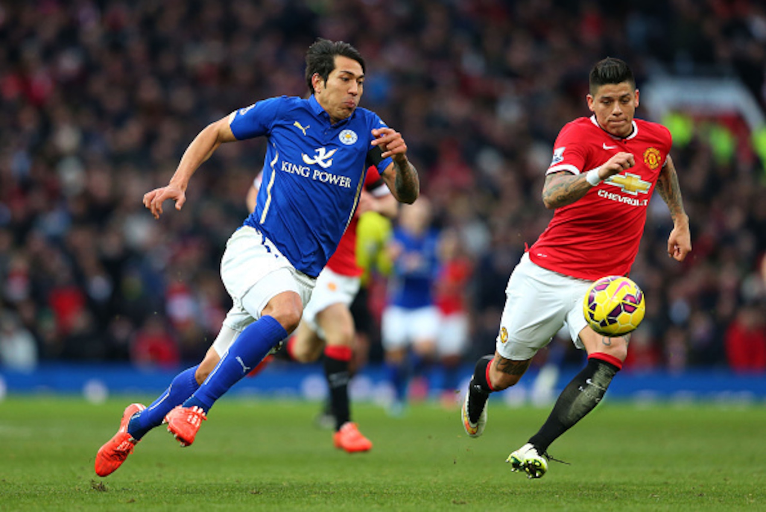 MANCHESTER, ENGLAND - JANUARY 31:  Leonardo Ulloa of Leicester City and Marcos Rojo of Manchester United compete for the ball during the Barclays Premier League match between Manchester United and Leicester City at Old Trafford on January 31, 2015 in Manc