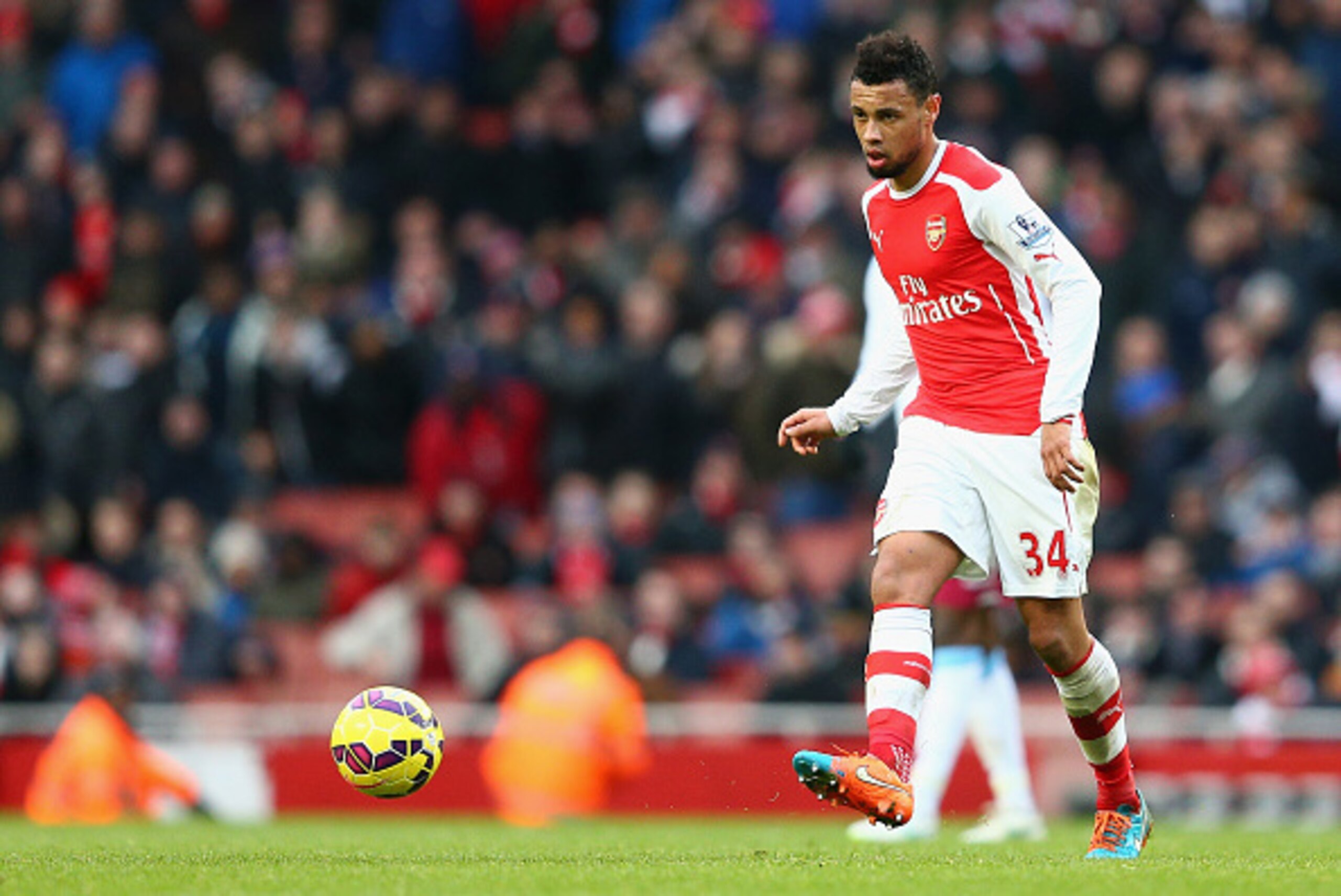 LONDON, ENGLAND - FEBRUARY 01:  Francis Coquelin of Arsenal in action during the Barclays Premier League match between Arsenal and Aston Villa at Emirates Stadium on February 1, 2015 in London, England.  (Photo by Clive Mason/Getty Images)