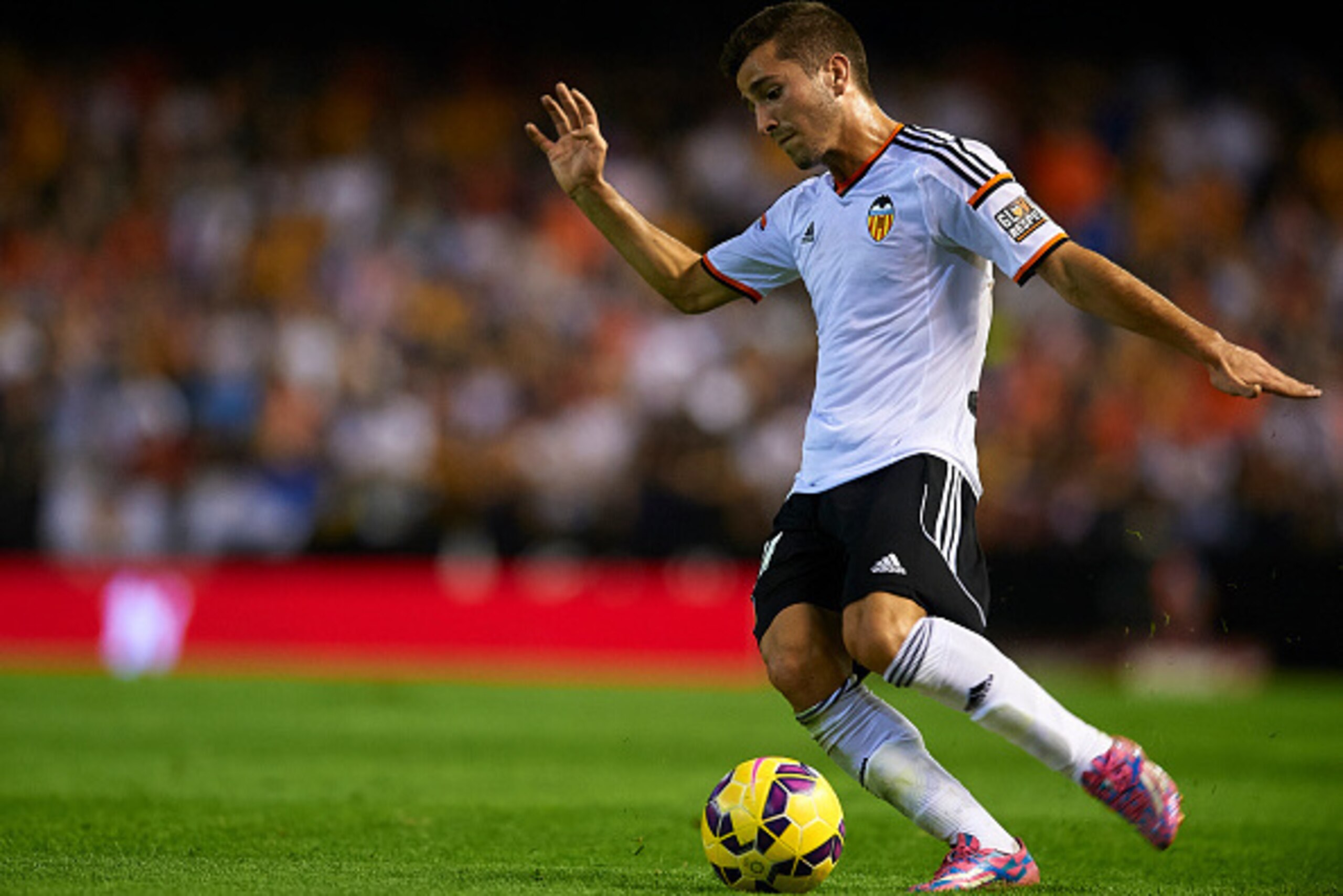 VALENCIA, SPAIN - OCTOBER 25: Jose Gaya of Valencia in action during the La Liga match between Valencia CF and Elche CF at Estadio Mestalla on October 25, 2014 in Valencia, Spain. (Photo by Manuel Queimadelos Alonso/Getty Images) VALENCIA, SPAIN - OCTOBER 25: Jose Gaya of Valencia in action during the La Liga match between Valencia CF and Elche CF at Estadio Mestalla on October 25, 2014 in Valencia, Spain. (Photo by Manuel Queimadelos Alonso/Getty Images)