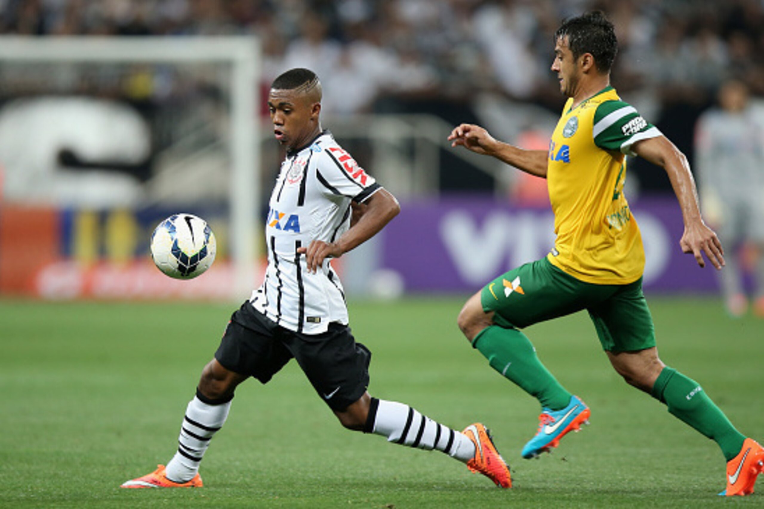 SAO PAULO, BRAZIL - NOVEMBER 01: Malcom of Corinthians fights for the ball with Robinho of Coritiba during the match between Corinthians and Coritiba for the Brazilian Series A 2014 at Arena Corinthians on November 1, 2014 in Sao Paulo, Brazil. (Photo by 