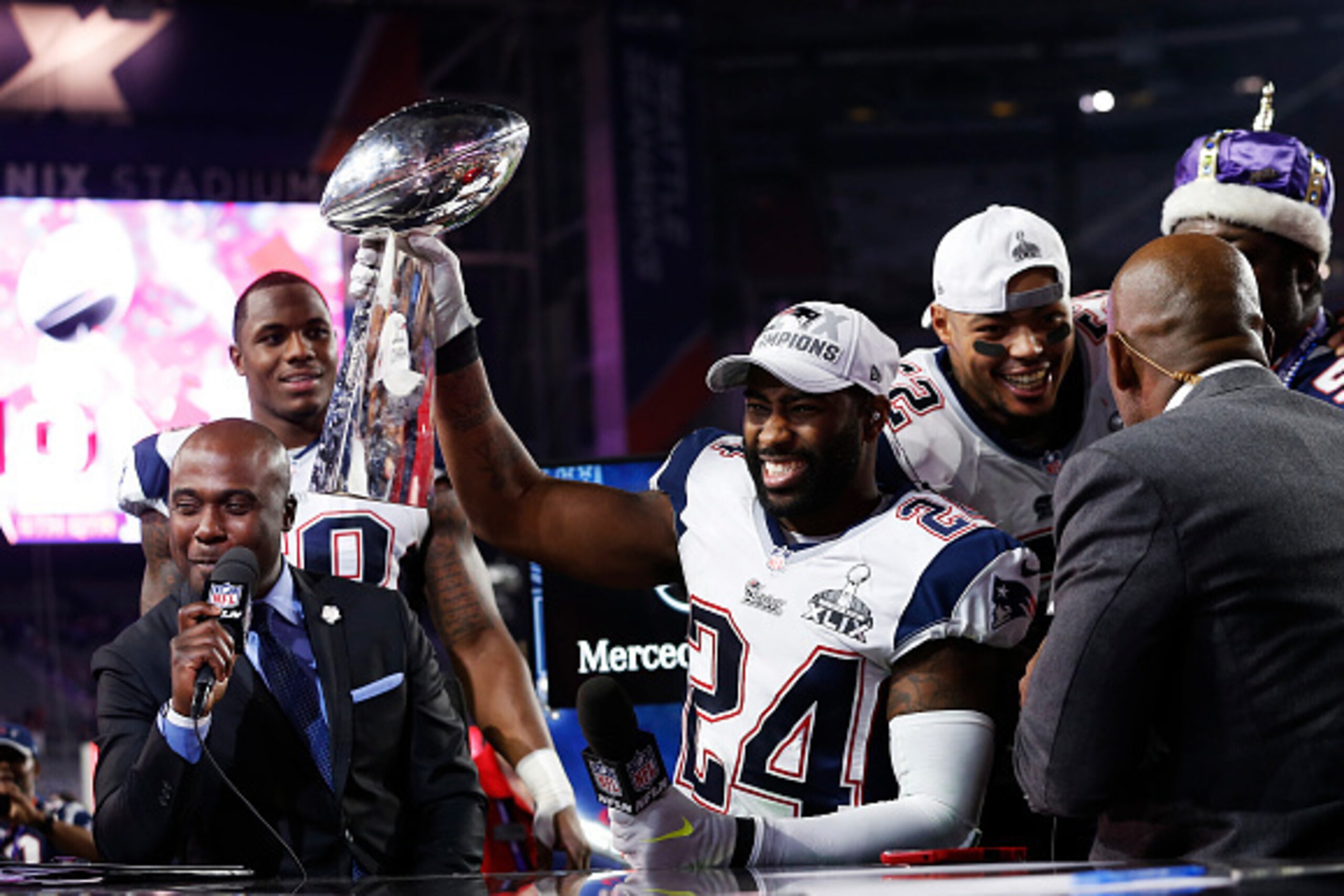 GLENDALE, AZ - FEBRUARY 01:  Darrelle Revis #24 of the New England Patriots celebrates with the Vince Lombardi Trophy after defeating the Seattle Seahawks 28-24 to win Super Bowl XLIX at University of Phoenix Stadium on February 1, 2015 in Glendale, Arizo