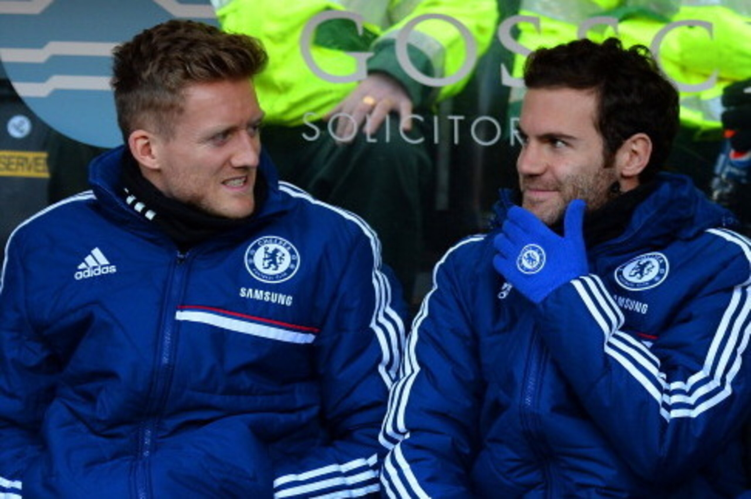 HULL, ENGLAND - JANUARY 11:  Substitutes Andre Schurrle and Juan Mata of Chelsea on the bench during the Barclays Premier League match between Hull City and Chelsea at KC Stadium on January 11, 2014 in Hull, England.  (Photo by Laurence Griffiths/Getty Im