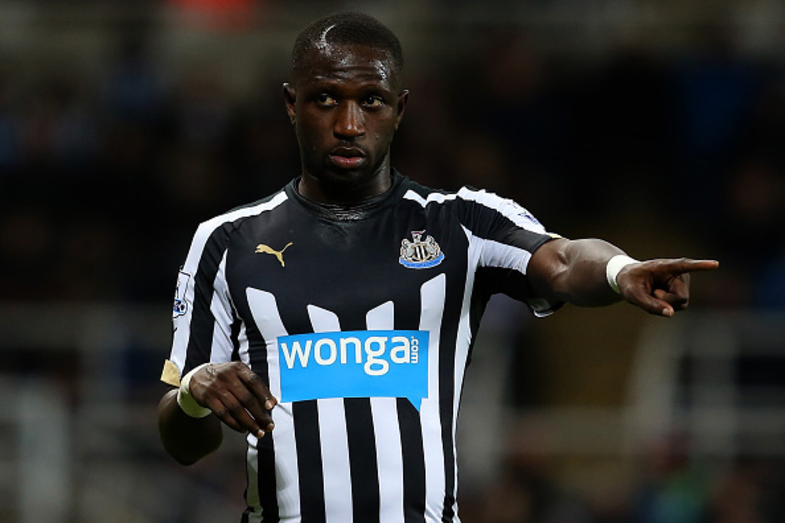 NEWCASTLE UPON TYNE, ENGLAND - JANUARY 17:  Moussa Sissoko of Newcastle United signals to a team-mate during the Barclays Premier League match between Newcastle United and Southampton at St James' Park on January 17, 2015 in Newcastle upon Tyne, England. 