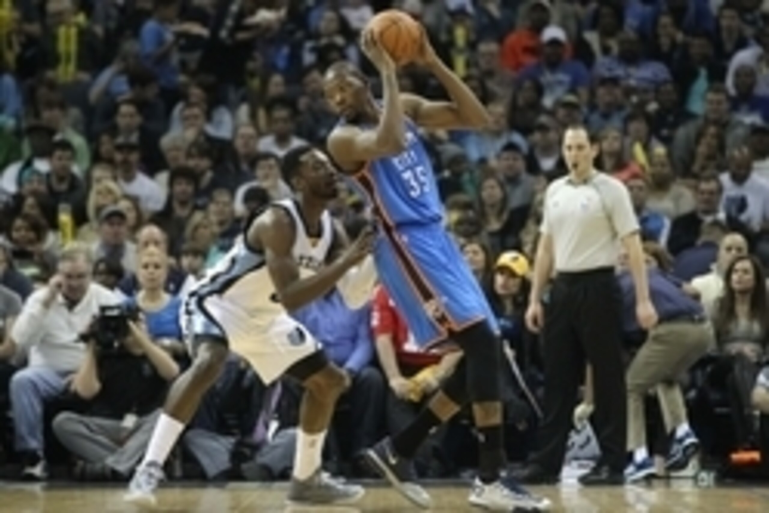 Jan 31, 2015; Memphis, TN, USA; Oklahoma City Thunder forward Kevin Durant (35) backs in against Memphis Grizzlies forward Jeff Green (32) during the second quarter at FedExForum. Mandatory Credit: Nelson Chenault-USA TODAY Sports