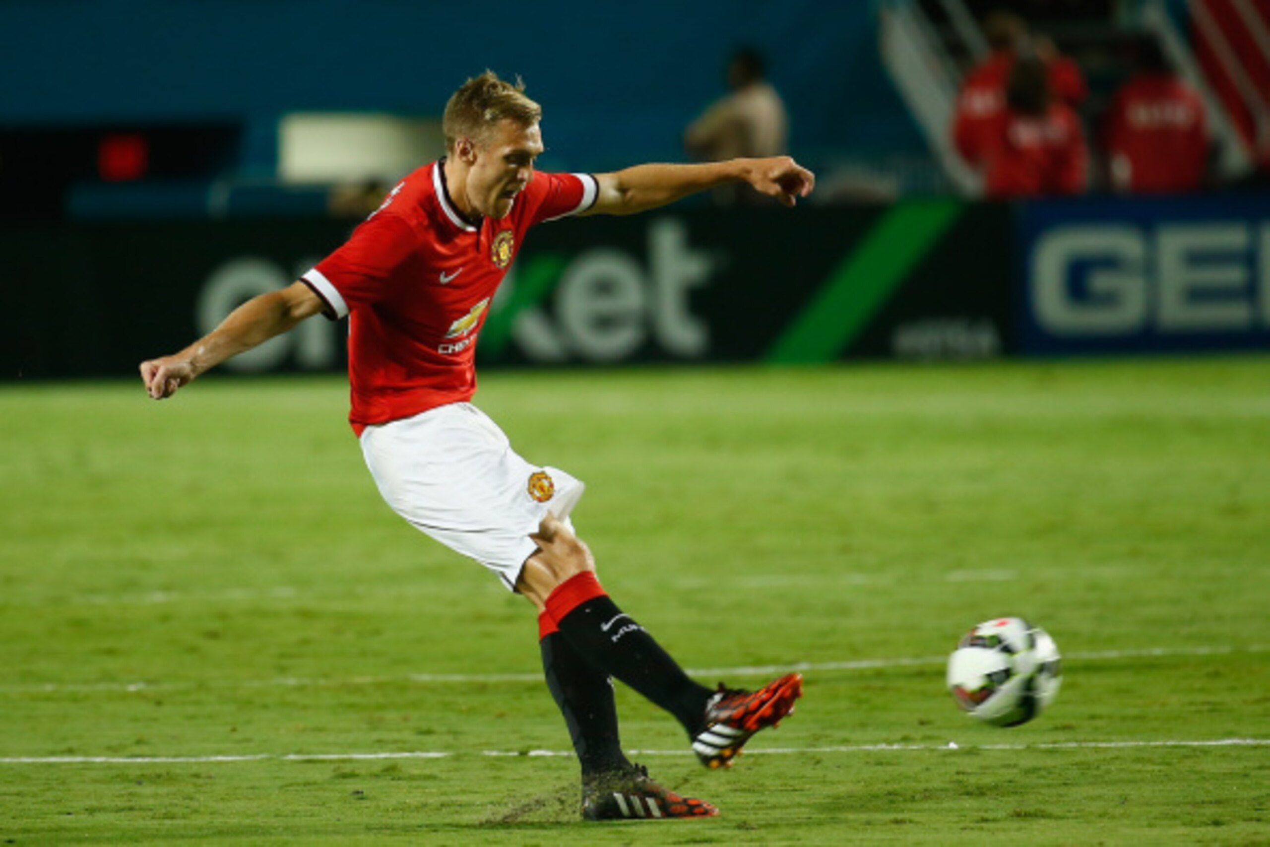 MIAMI GARDENS, FL - AUGUST 04:  Darren Fletcher #24 of Manchester United in action  against  Liverpool in the Guinness International Champions Cup 2014 Final at Sun Life Stadium on August 4, 2014 in Miami Gardens, Florida.  (Photo by Chris Trotman/Getty I