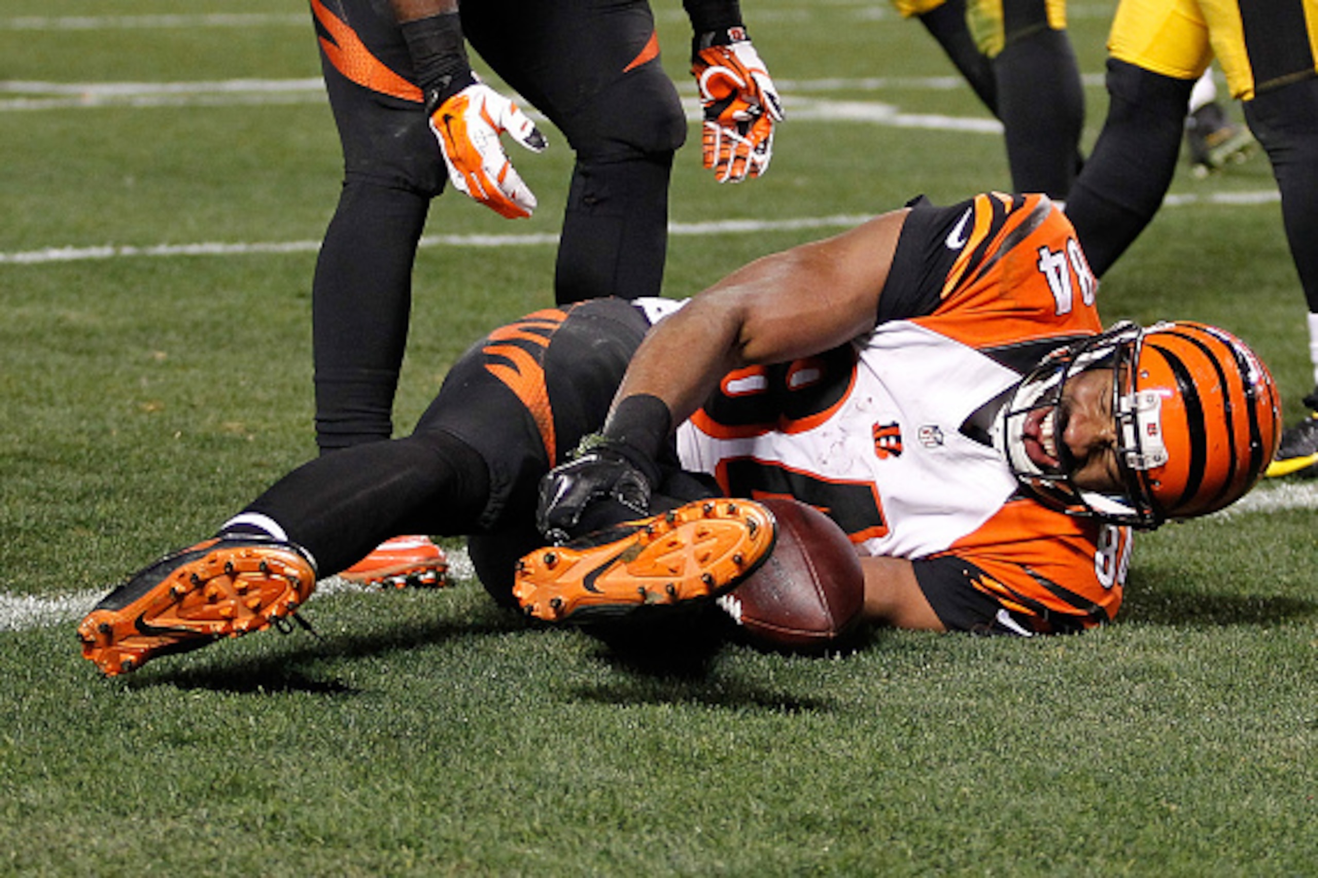 PITTSBURGH, PA - DECEMBER 28:  Jermaine Gresham #84 of the Cincinnati Bengals is hurt after scoring a touchdown during the third quarter against the Pittsburgh Steelers at Heinz Field on December 28, 2014 in Pittsburgh, Pennsylvania.  (Photo by Justin K. 