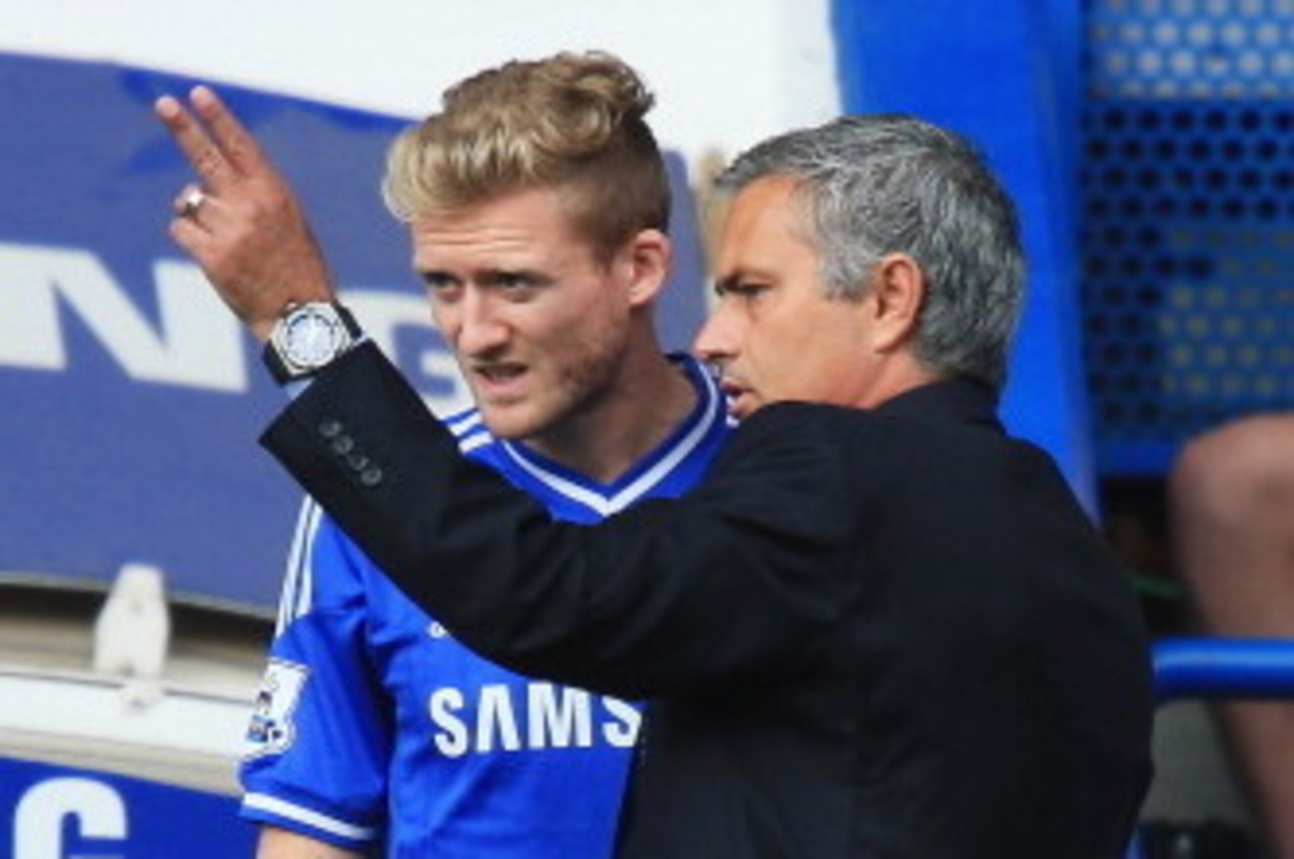 LONDON, ENGLAND - AUGUST 18: Chelsea manager Jose Mourinho talks to Andre Schurrle of Chelsea on the sidelines during the Barclays Premier League match between Chelsea and Hull City at Stamford Bridge on August 18, 2013 in London, England. (Photo by Ric LONDON, ENGLAND - AUGUST 18: Chelsea manager Jose Mourinho talks to Andre Schurrle of Chelsea on the sidelines during the Barclays Premier League match between Chelsea and Hull City at Stamford Bridge on August 18, 2013 in London, England. (Photo by Ric