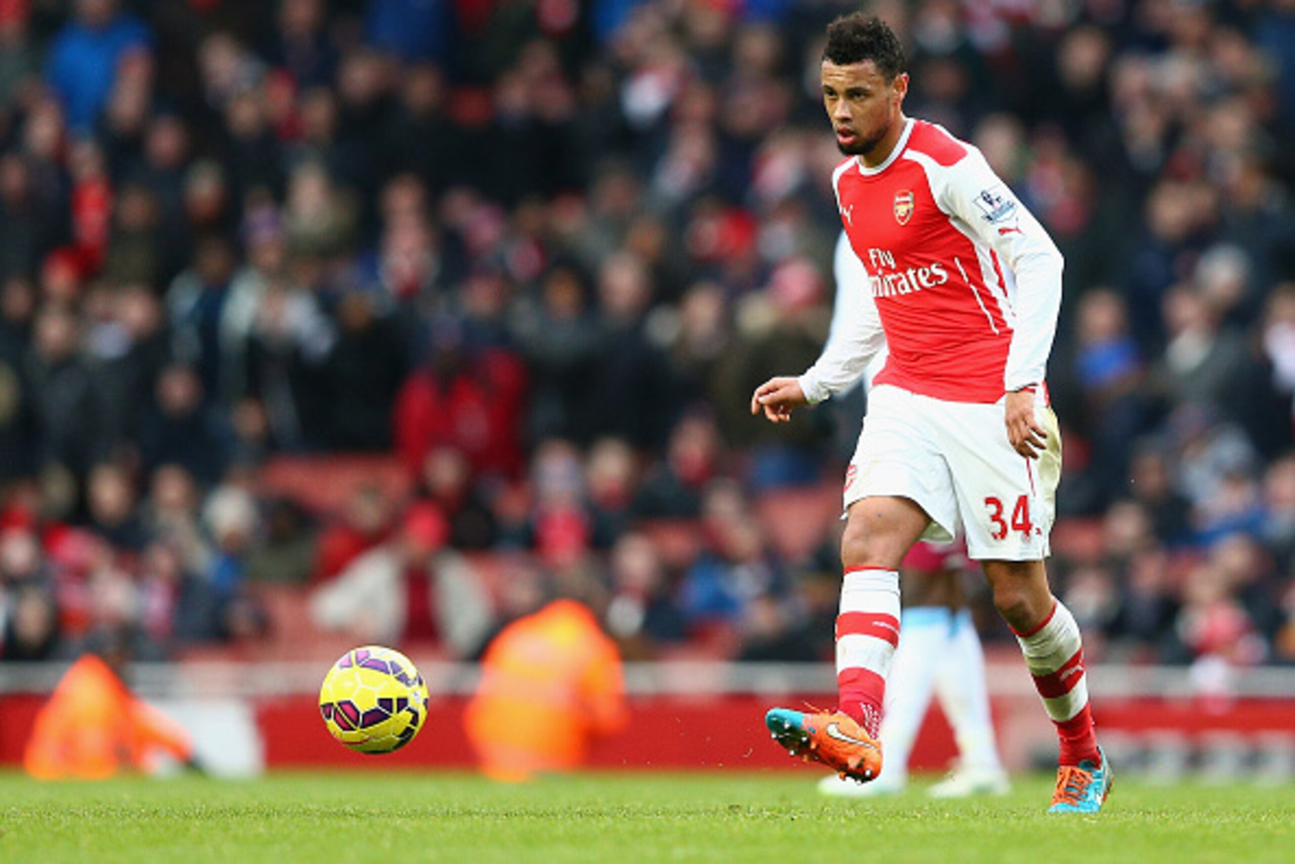 LONDON, ENGLAND - FEBRUARY 01:  Francis Coquelin of Arsenal in action during the Barclays Premier League match between Arsenal and Aston Villa at Emirates Stadium on February 1, 2015 in London, England.  (Photo by Clive Mason/Getty Images)