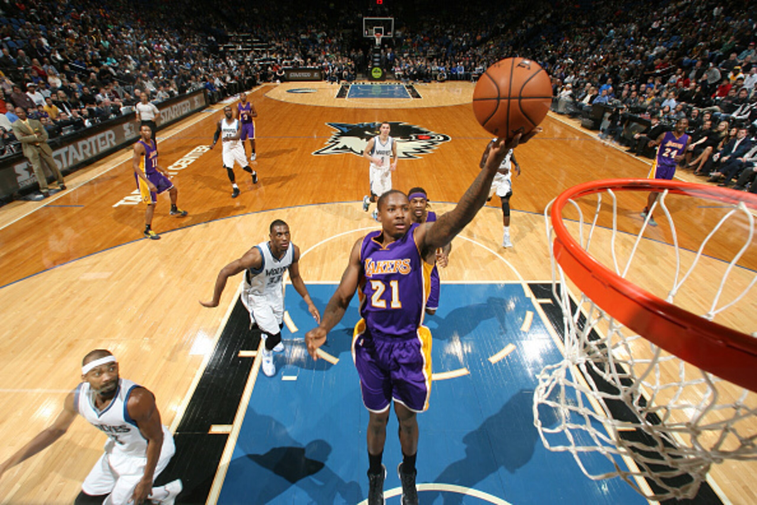 MINNEAPOLIS, MN - DECEMBER 14: Ed Davis #21 of the Los Angeles Lakers goes for the lay up against the Minnesota Timberwolves during the game on December 14, 2014 at Target Center in Minneapolis, Minnesota. NOTE TO USER: User expressly acknowledges and agr