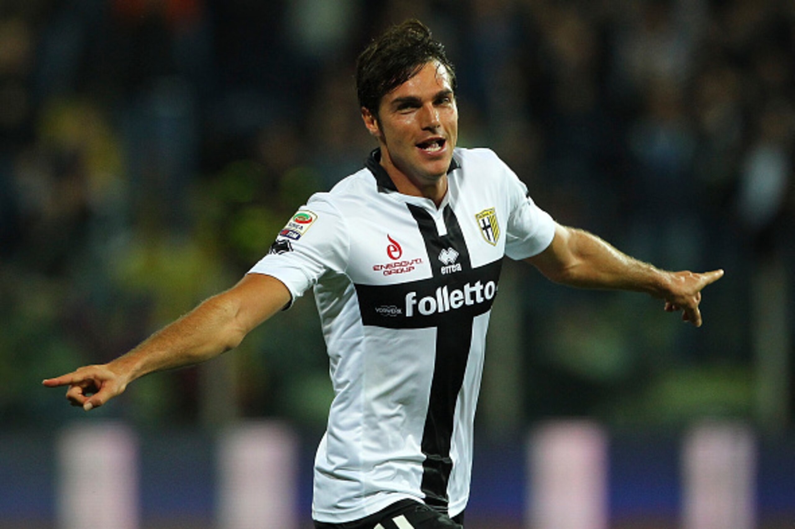 PARMA, ITALY - SEPTEMBER 24:  Paolo De Ceglie of Parma FC celebrates his goal during the Serie A match between Parma FC and AS Roma at Stadio Ennio Tardini on September 24, 2014 in Parma, Italy.  (Photo by Marco Luzzani/Getty Images)