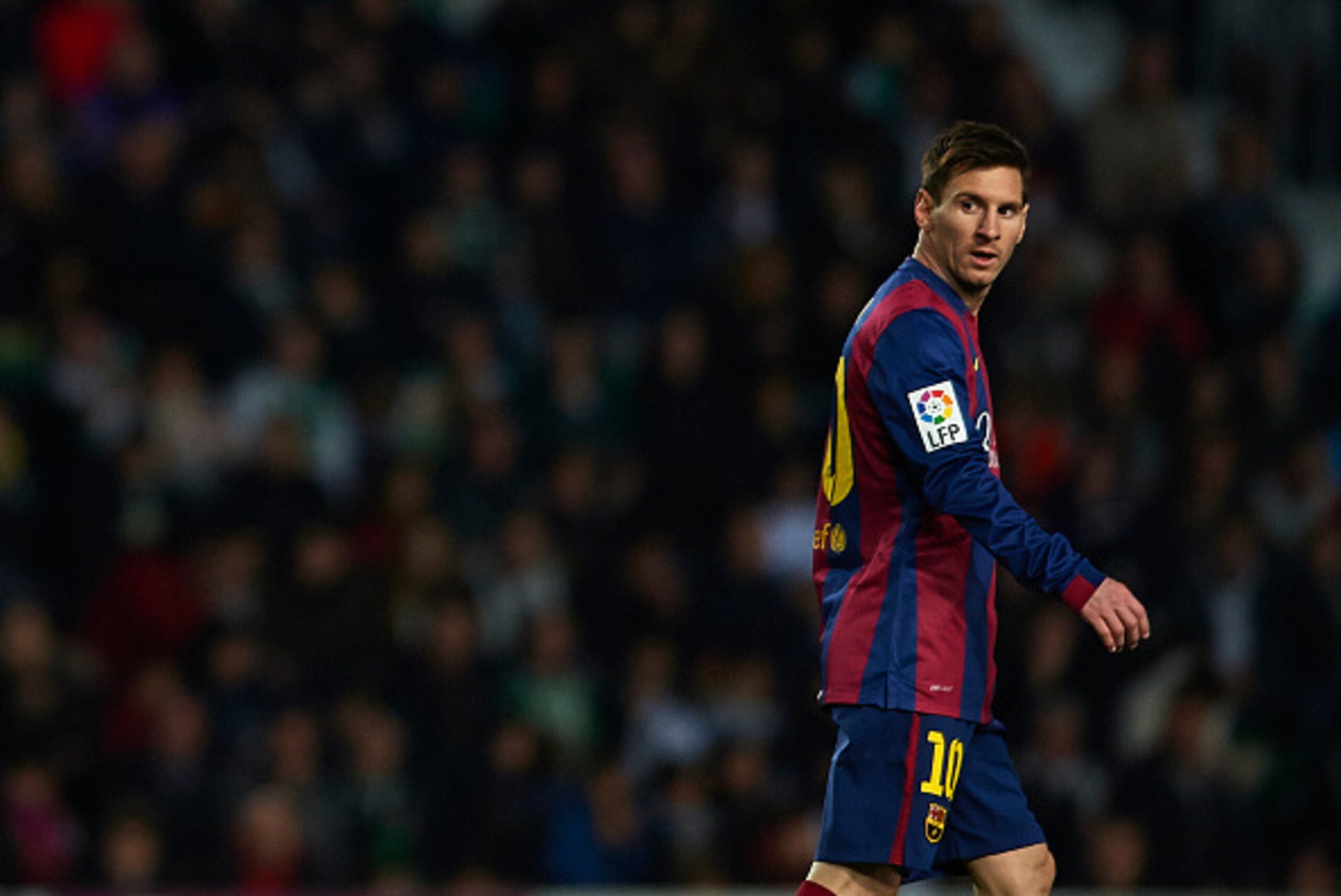 ELCHE, SPAIN - JANUARY 24:  Lionel Messi of Barcelona looks on during the La Liga match between Elche FC and FC Barcelona at Estadio Manuel Martinez Valero on January 24, 2015 in Elche, Spain.  (Photo by Manuel Queimadelos Alonso/Getty Images)