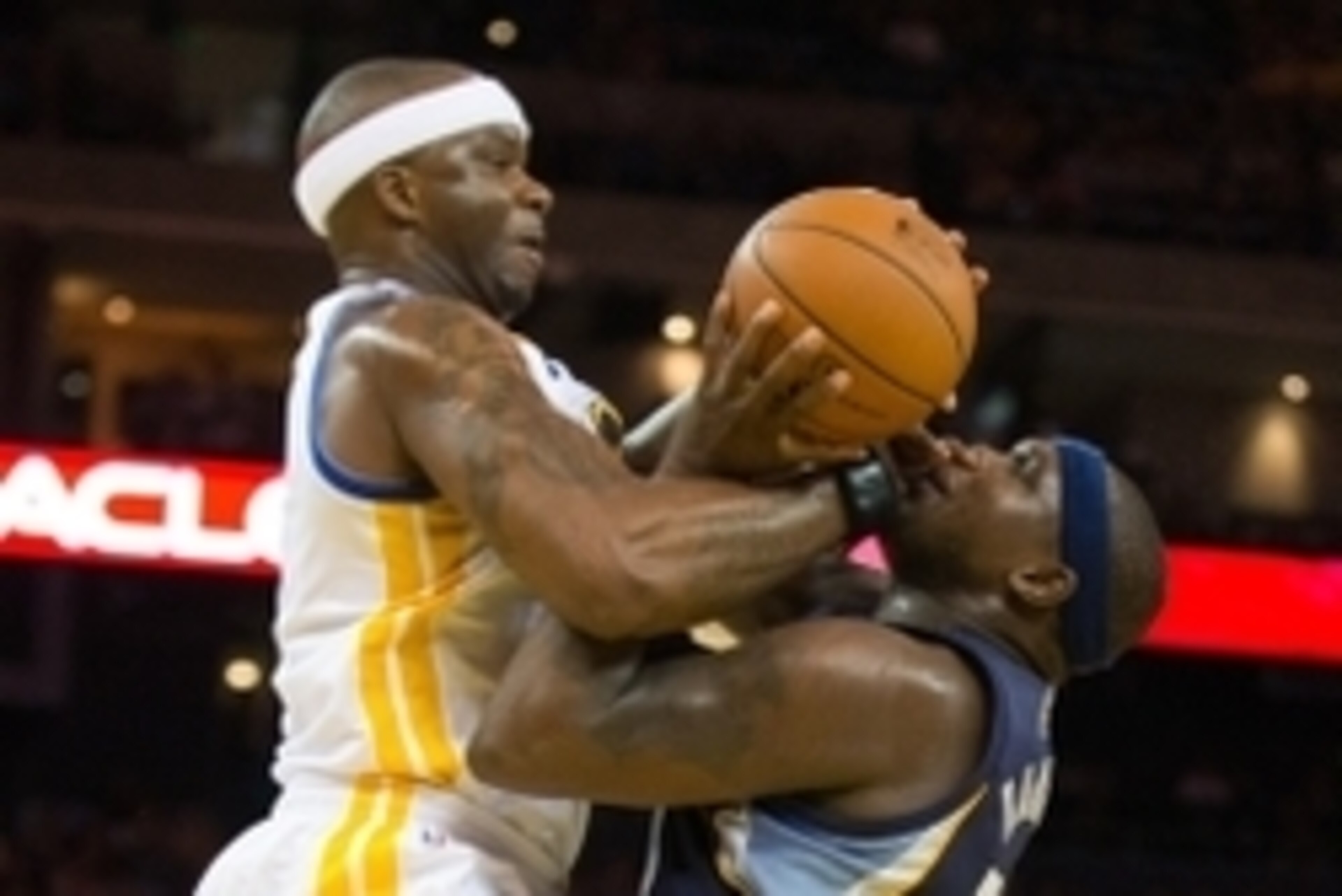 Mar 28, 2014; Oakland, CA, USA; Golden State Warriors center Jermaine O'Neal (7) battles for the ball with Memphis Grizzlies forward Zach Randolph (50) during the first quarter at Oracle Arena. Mandatory Credit: Kelley L Cox-USA TODAY Sports Mar 28, 2014; Oakland, CA, USA; Golden State Warriors center Jermaine O'Neal (7) battles for the ball with Memphis Grizzlies forward Zach Randolph (50) during the first quarter at Oracle Arena. Mandatory Credit: Kelley L Cox-USA TODAY Sports